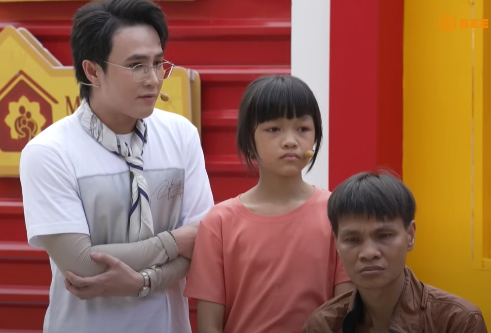 Huỳnh Lập, Tiến Linh trích tiền túi tặng các em nhỏ có hoàn cảnh khó khăn - ảnh 3