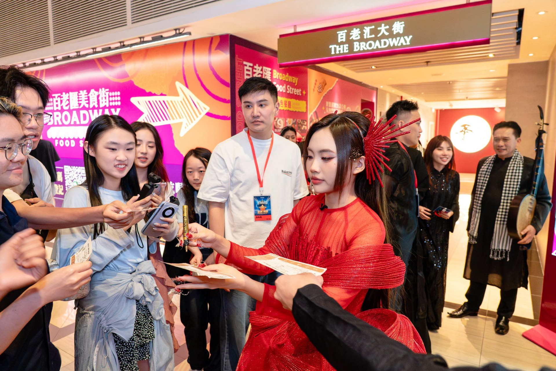 Ban tổ chức Sing! Asia lên kế hoạch riêng cho Phương Mỹ Chi sau chung kết - ảnh 3
