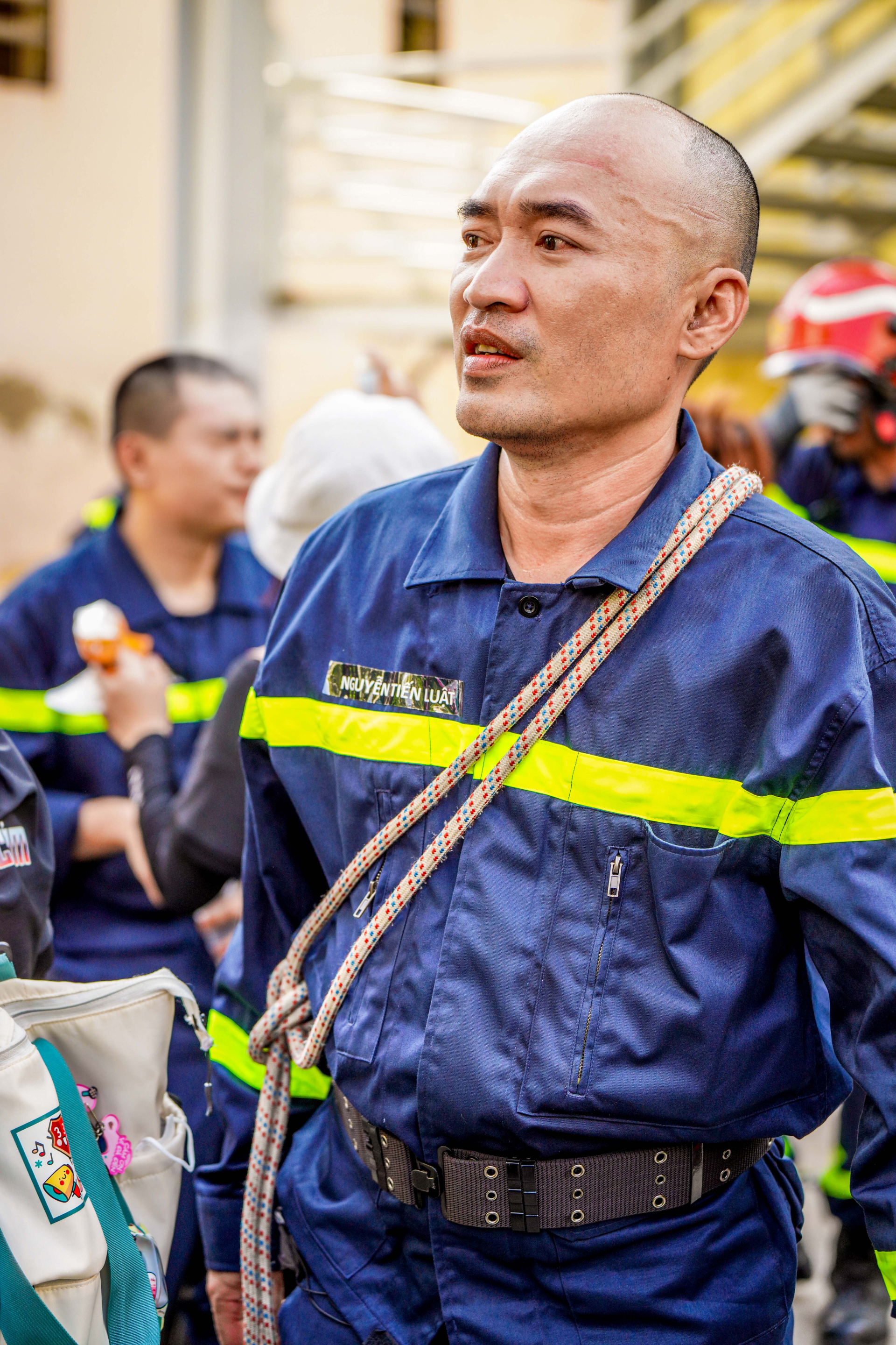 Tiến Luật nói về tình huống nghẹt thở, vượt qua nỗi sợ độ cao trong “Chiến sĩ quả cảm”? - ảnh 1
