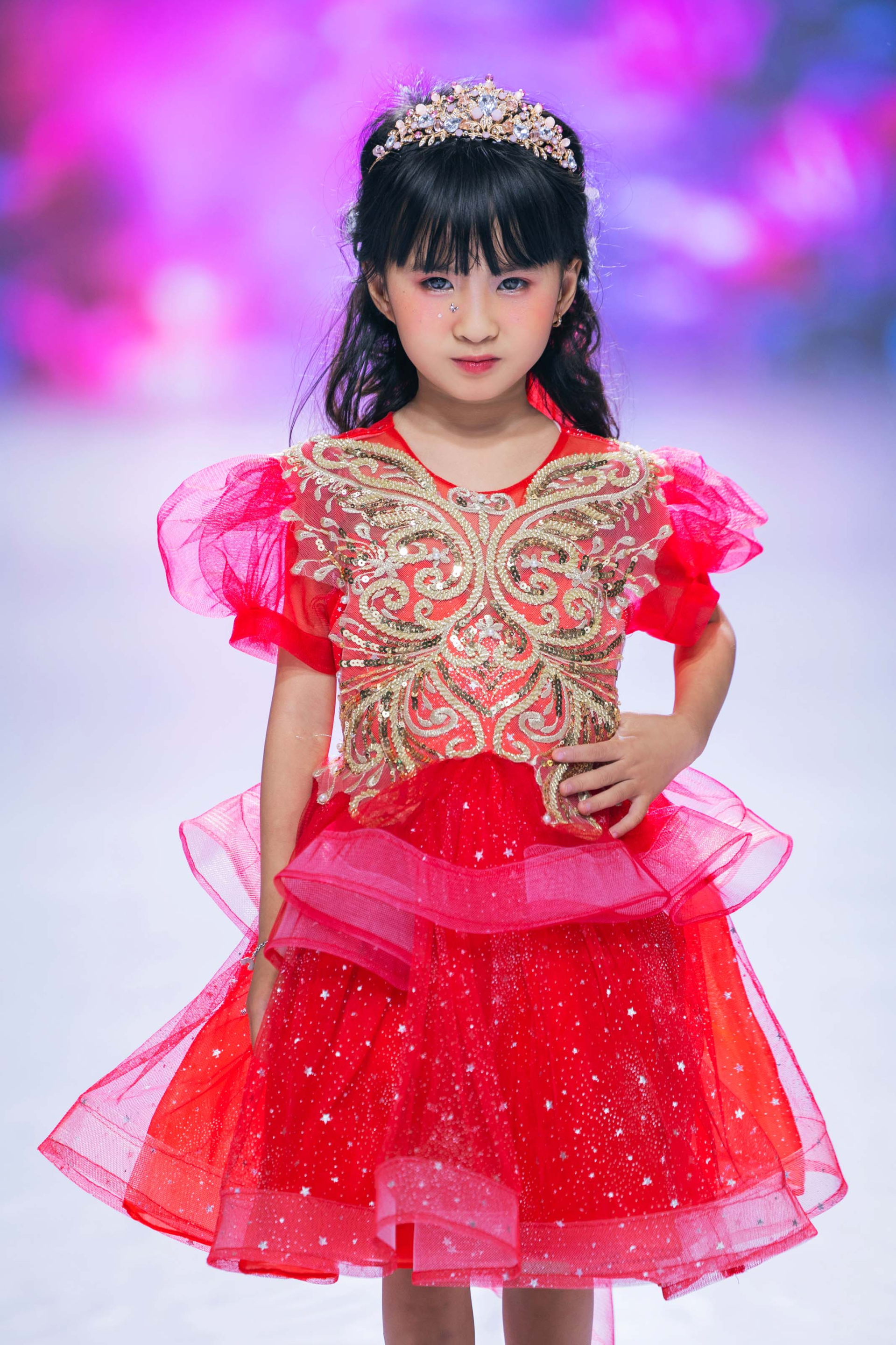 Thiên An gây “bão” khi cùng con gái catwalk, đánh dấu vai trò mới - ảnh 5