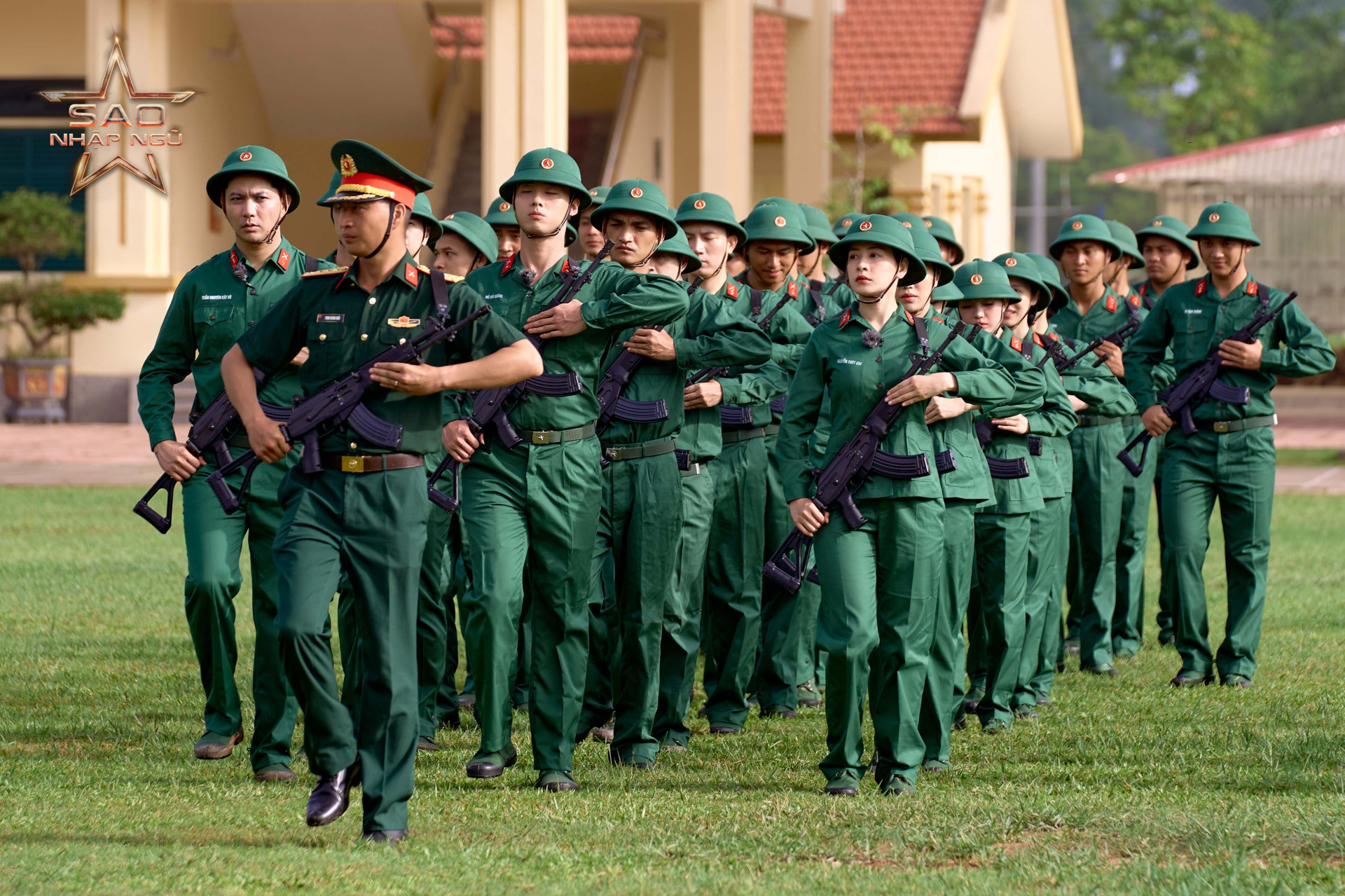 'Sao Nhập Ngũ': Ninh Dương Lan Ngọc rời chương trình vì chấn thương, Chi Pu gây bất ngờ với tinh thần 'chiến binh' - ảnh 8