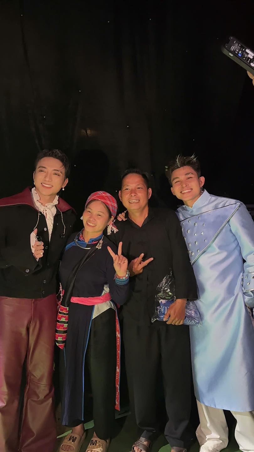 Anh Hà chị Thông bất ngờ đến cổ vũ Jun Phạm ngay trong show diễn - ảnh 4
