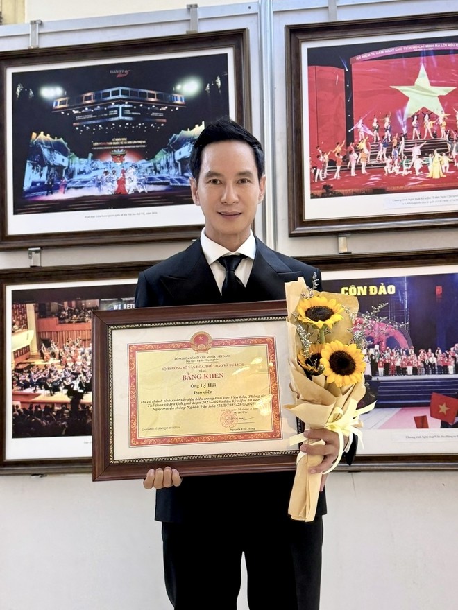 Đạo diễn Lý Hải dự Lễ kỷ niệm 80 năm Ngành Văn hóa, nhận bằng khen của Bộ VHTT&DL - ảnh 2