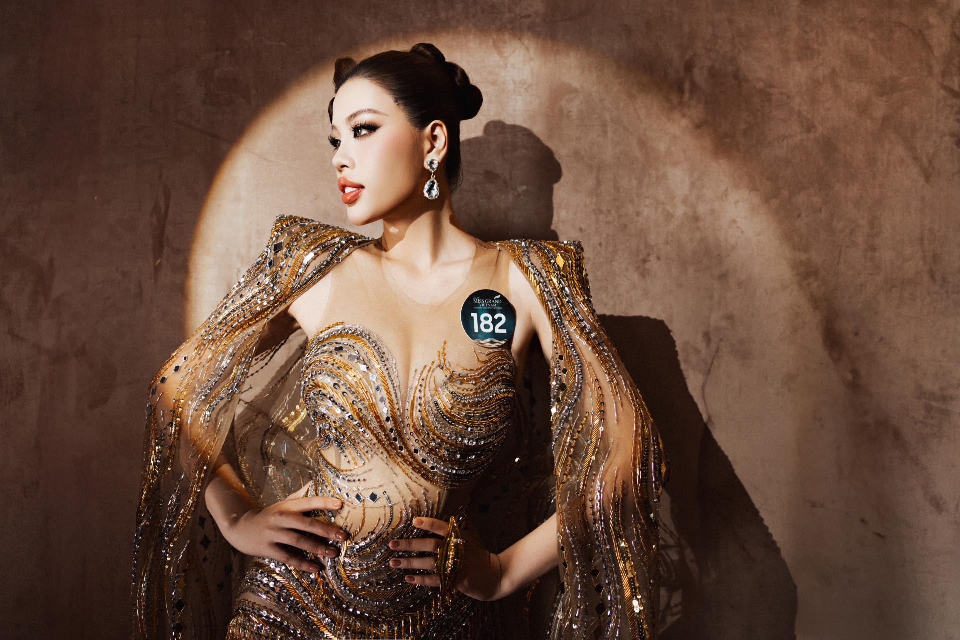 “Ngựa chiến” của Miss Grand Vietnam 2025 - Nguyễn Thị Hồng chia sẻ lý do thi Hoa hậu ở tuổi 27 - ảnh 1