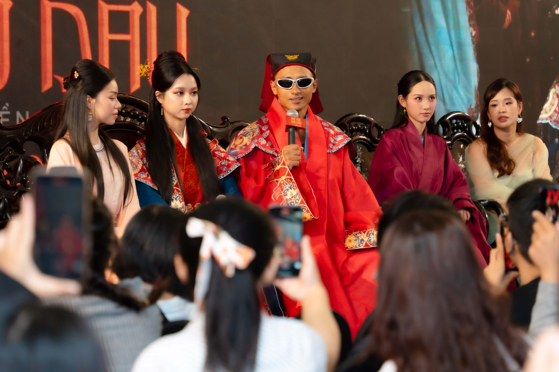 Khế Ước Bán Dâu “chơi lớn”, tái hiện lễ rước dâu cổ trang đậm màu sắc văn hoá và yếu tố tâm linh - ảnh 4