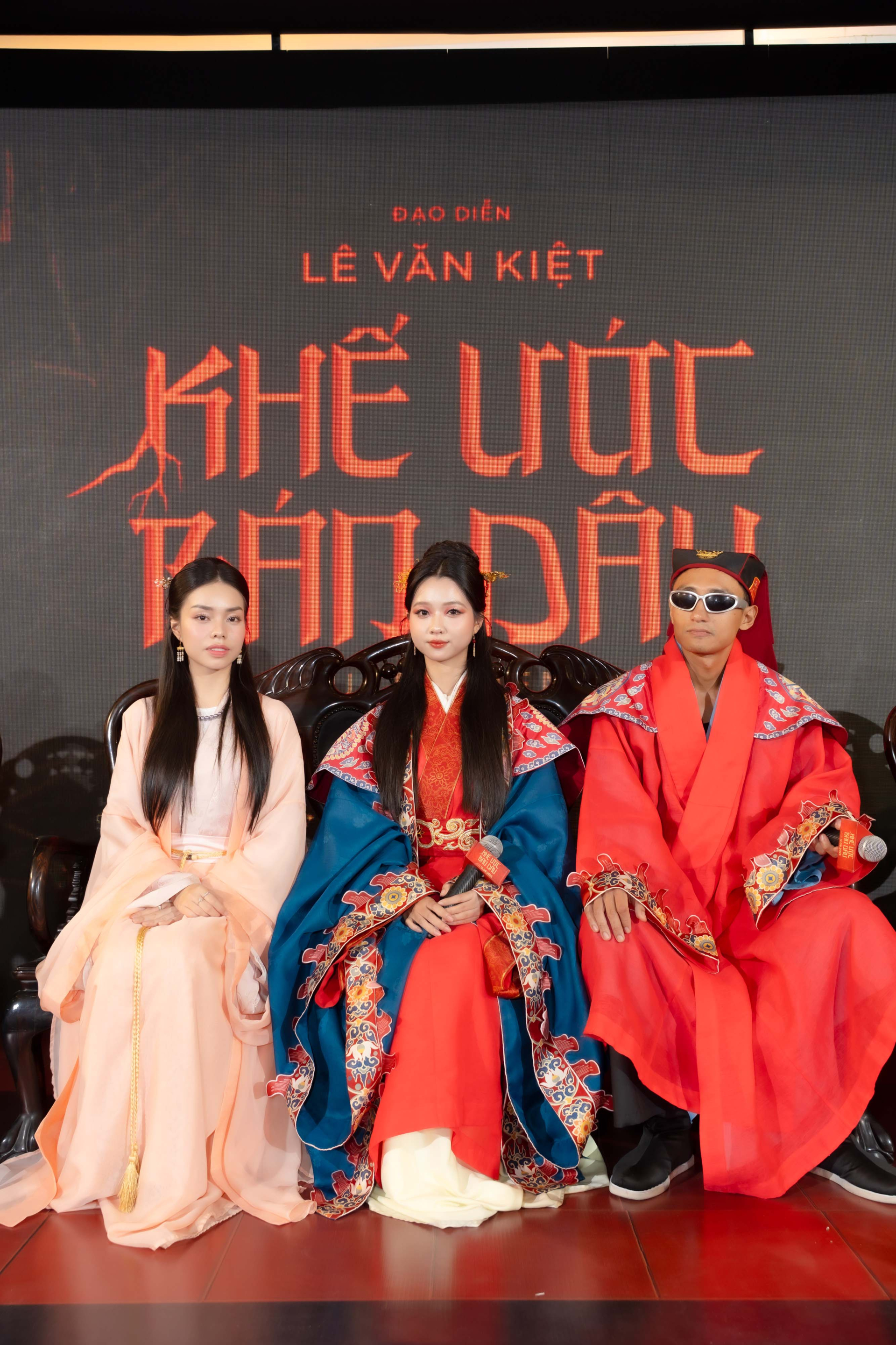Khế Ước Bán Dâu “chơi lớn”, tái hiện lễ rước dâu cổ trang đậm màu sắc văn hoá và yếu tố tâm linh - ảnh 5