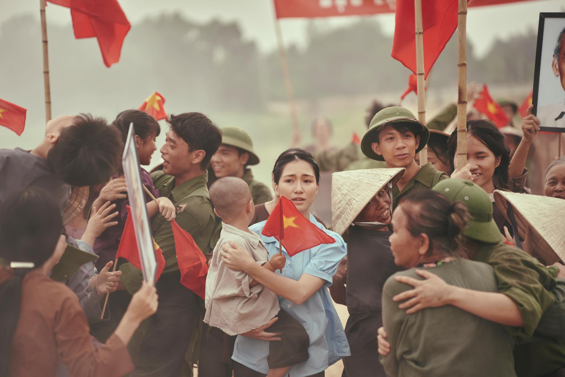 Hòa Minzy kể chuyện tâm linh khi quay MV 'Nỗi đau giữa hòa bình',nổi da gà khi phát hiện điều trùng hợp khó lý giải - ảnh 2