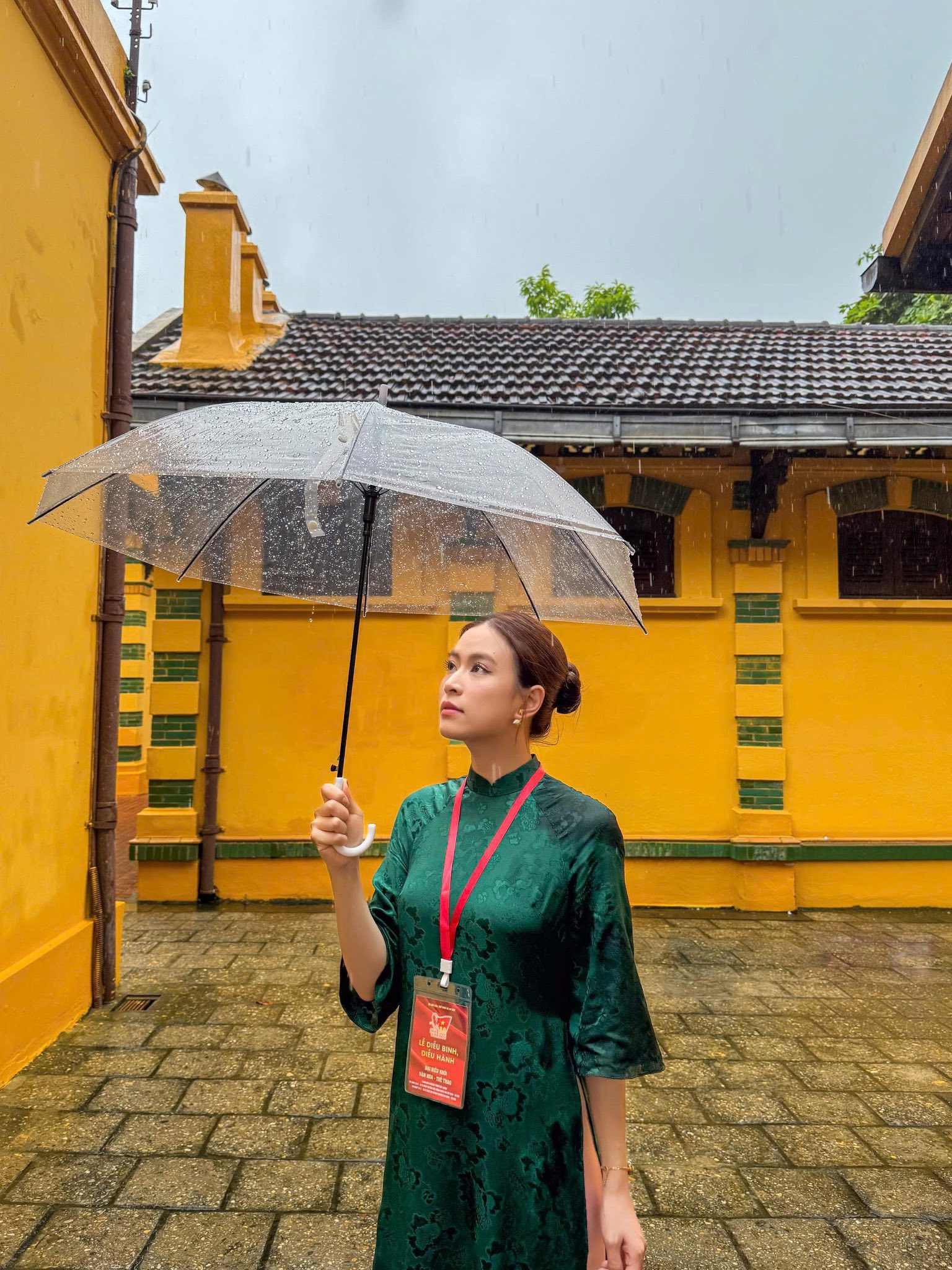 Hoàng Thùy Linh đăng ảnh chụp cùng Đen Vâu, netizen thi nhau vào chúc mừng - ảnh 2