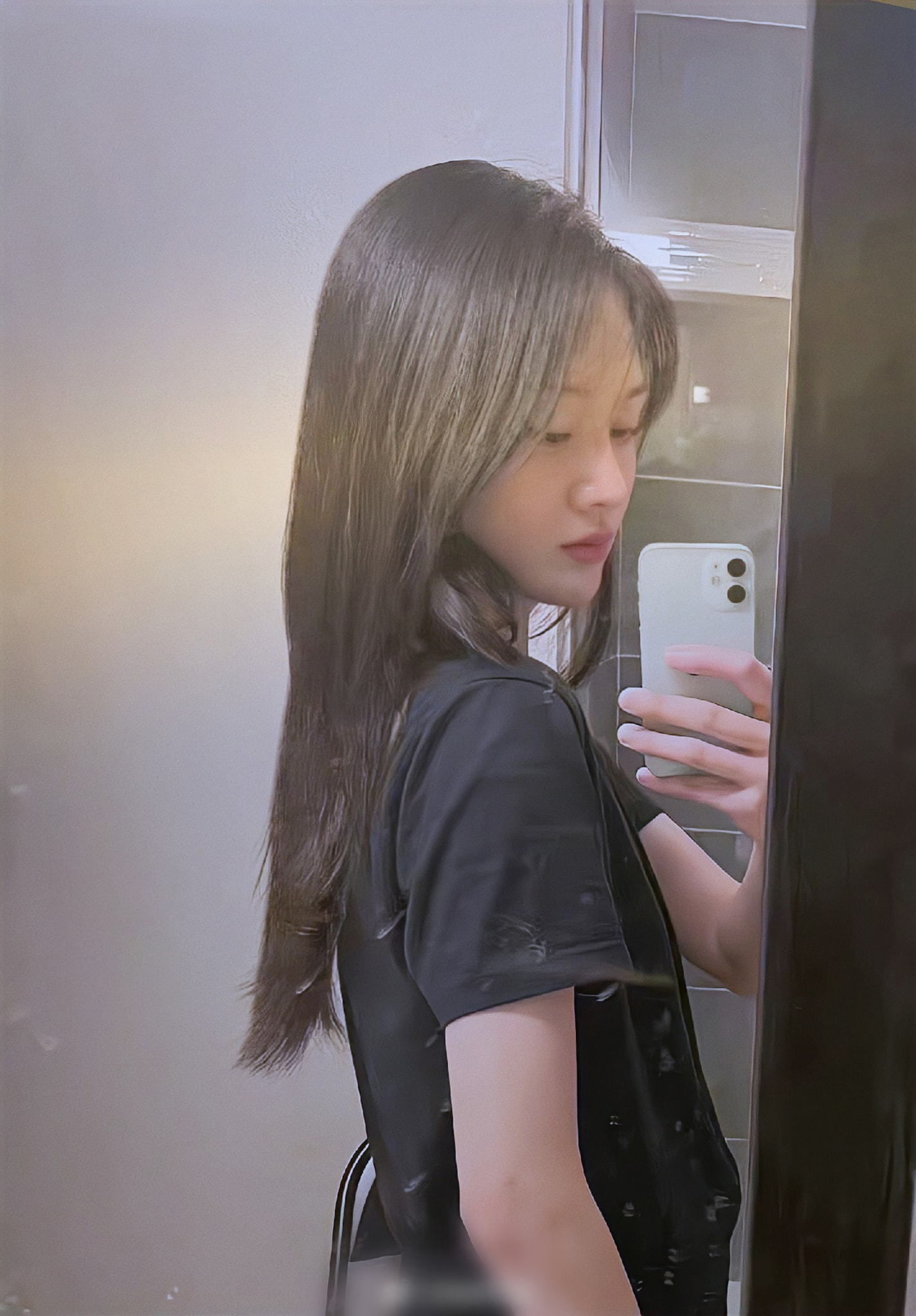 Hình ảnh hiếm hoi của Trịnh Sản khiến nhiều khán giả giật mình vì thần thái mệt mỏi, gầy gò