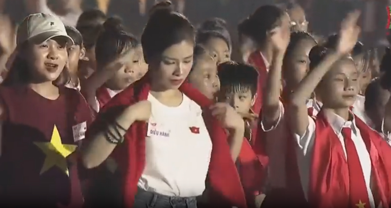 Đen Vâu - Hoàng Thùy Linh đi cạnh nhau, Dương Hoàng Yến 'lạc' vào khối Thiếu nhi - ảnh 3