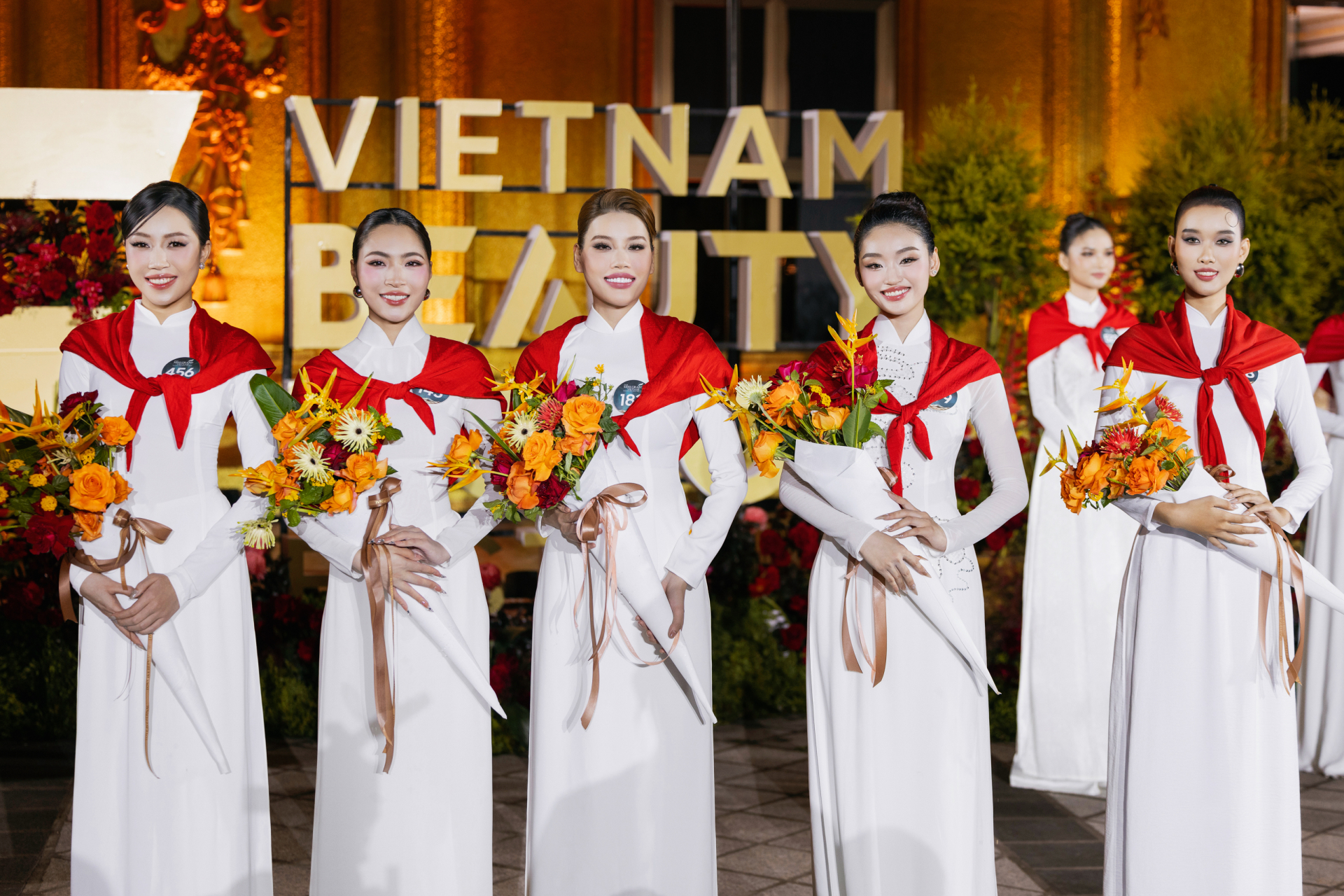 Dàn Hoa - Á hậu, thí sinh Miss Grand Vietnam 2025 diện áo dài hát mừng Quốc khánh 2/9 tại show thời trang - ảnh 15
