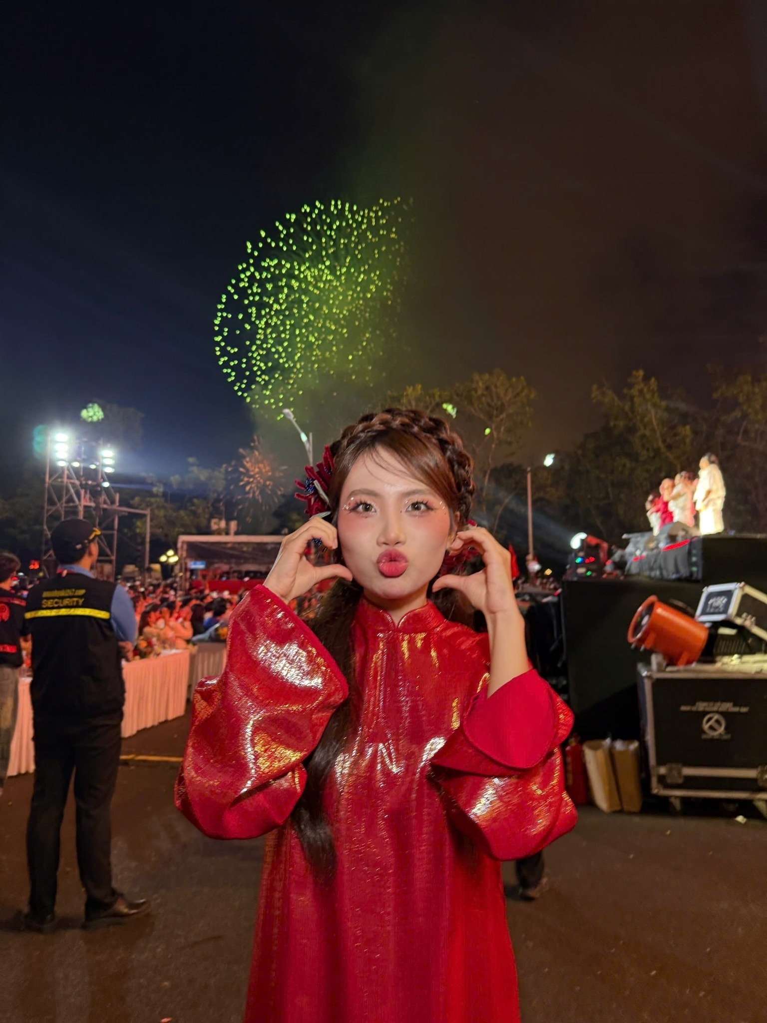 'Dát vàng lỗ tai' khán giả: Mỹ Tâm, Hoà Minzy và Phương Mỹ Chi chung khung hình tại lễ diễu binh 2/9 gây sốt - ảnh 4