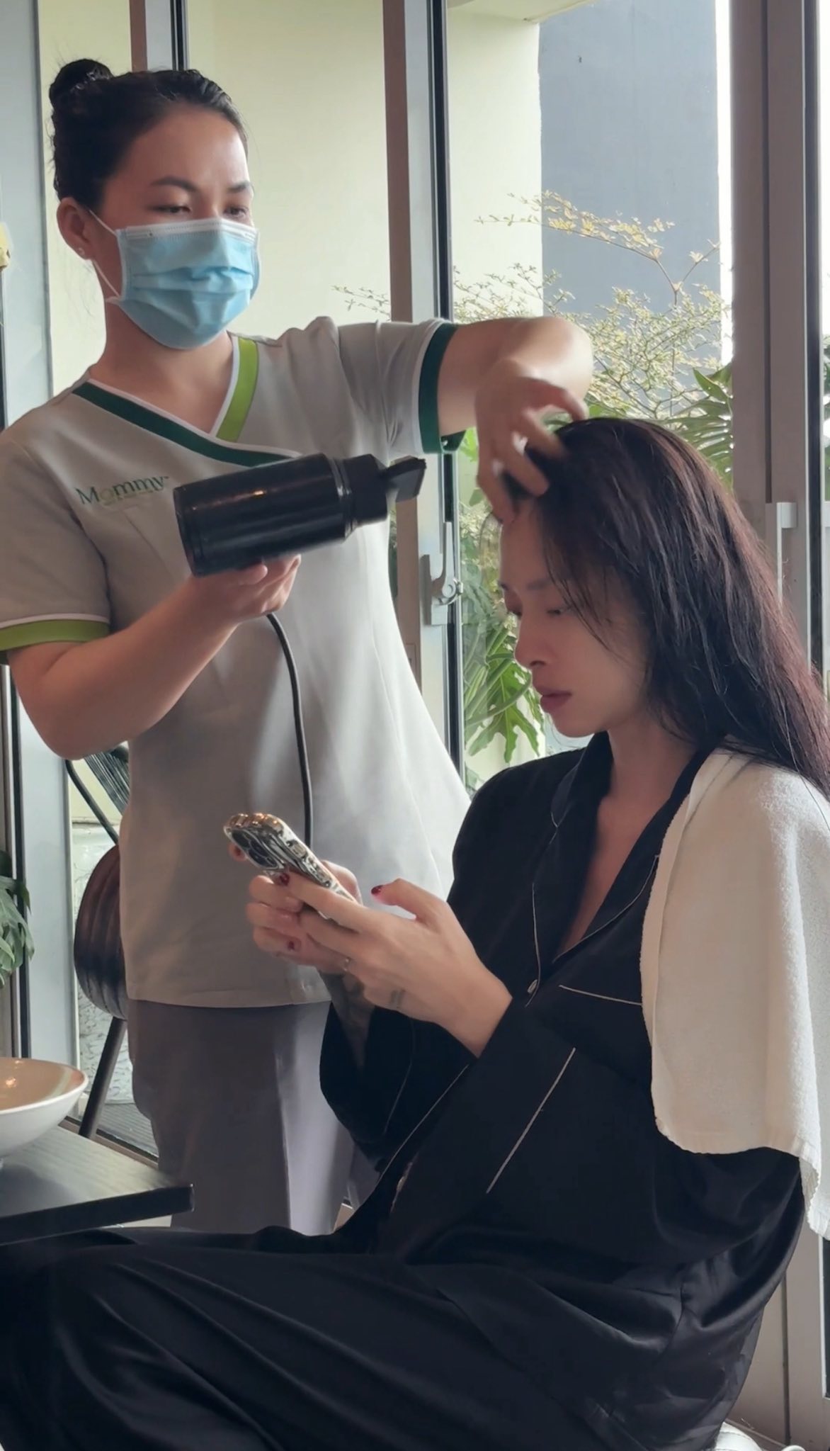 Lễ đầy tháng con gái nhà Ngô Thanh Vân – Huy Trần ngập sắc hồng, ái nữ có đến 2 người hỗ trợ chăm sóc - ảnh 5
