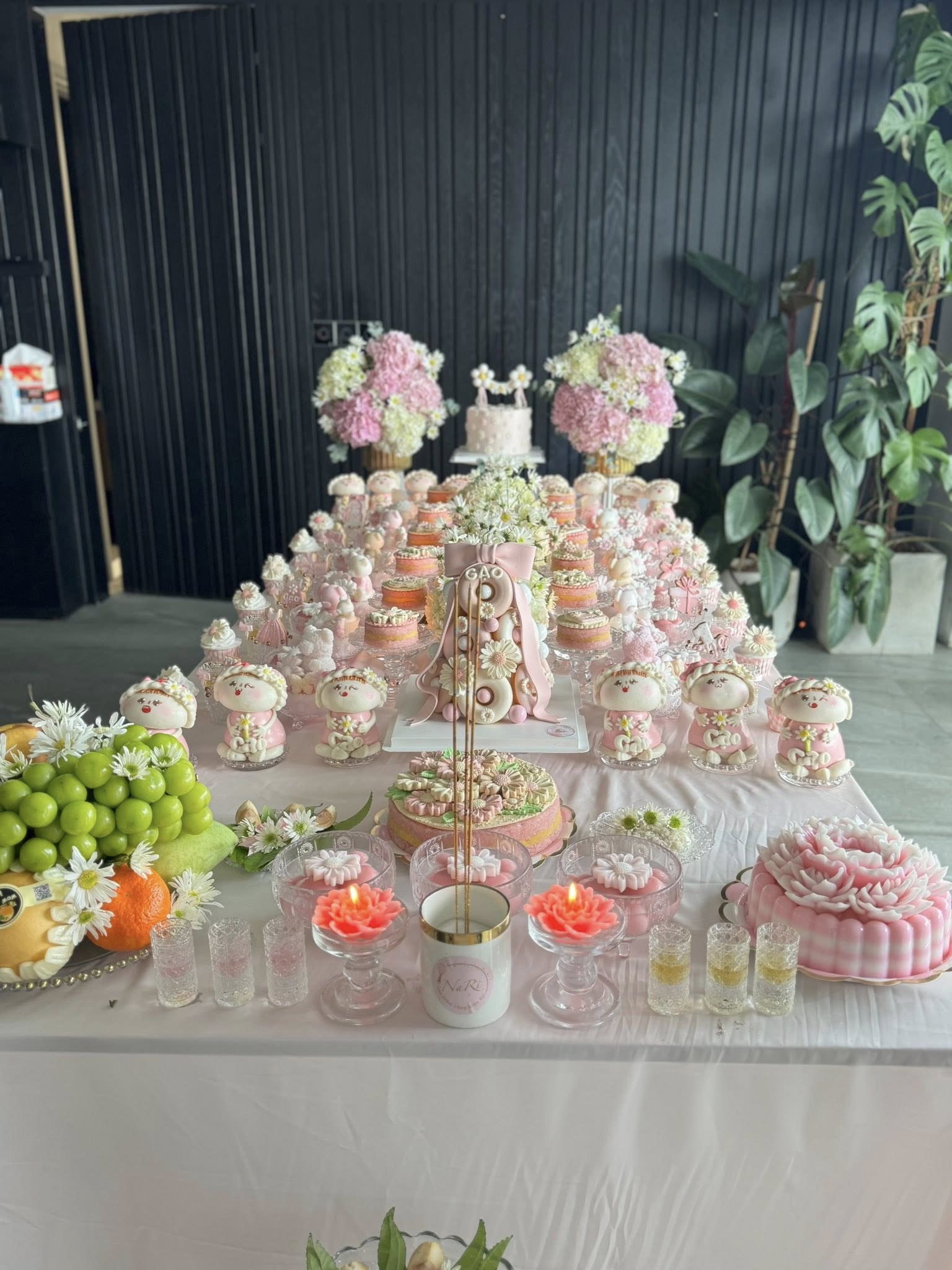 Lễ đầy tháng con gái nhà Ngô Thanh Vân – Huy Trần ngập sắc hồng, ái nữ có đến 2 người hỗ trợ chăm sóc - ảnh 3