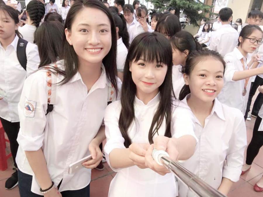 Ảnh hiếm thời đi học của các nàng hậu, nhan sắc chuẩn vàng mười - ảnh 1