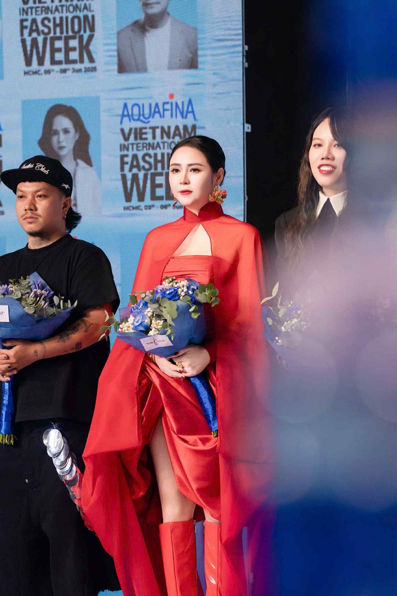 Thanh Hương Bùi mang tinh hoa áo dài Việt đến Shanghai Fashion Week SS26, Hoàng Thùy bất ngờ được netizen 'triệu hồi' - ảnh 3