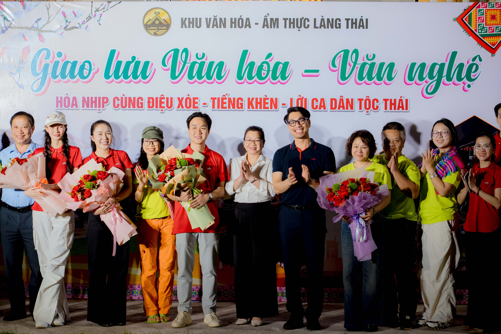 Hoa hậu Kiều Duy vượt 500km đến Điện Biên trao tủ thuốc cho học sinh vùng cao - ảnh 1
