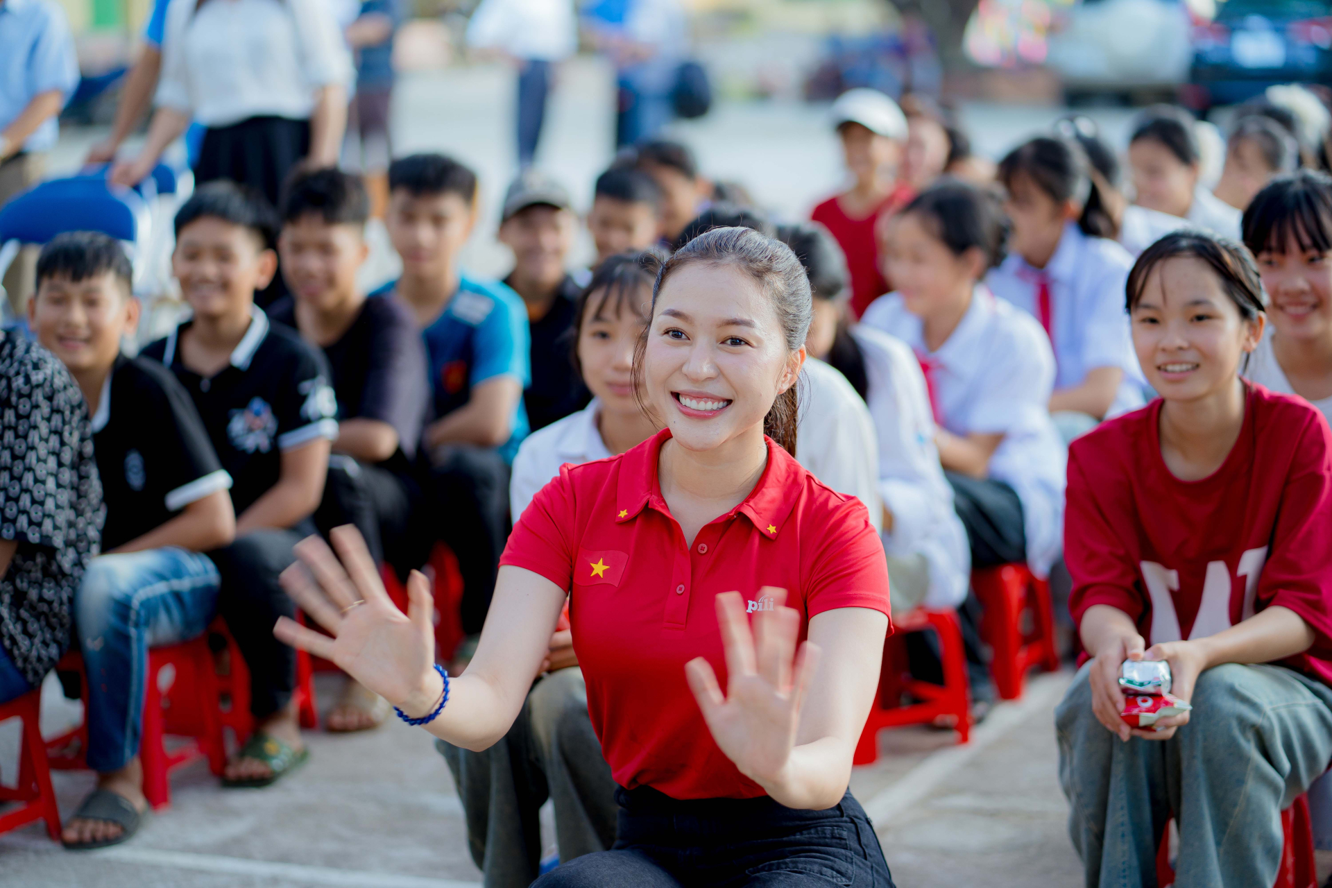 Hoa hậu Kiều Duy vượt 500km đến Điện Biên trao tủ thuốc cho học sinh vùng cao - ảnh 3