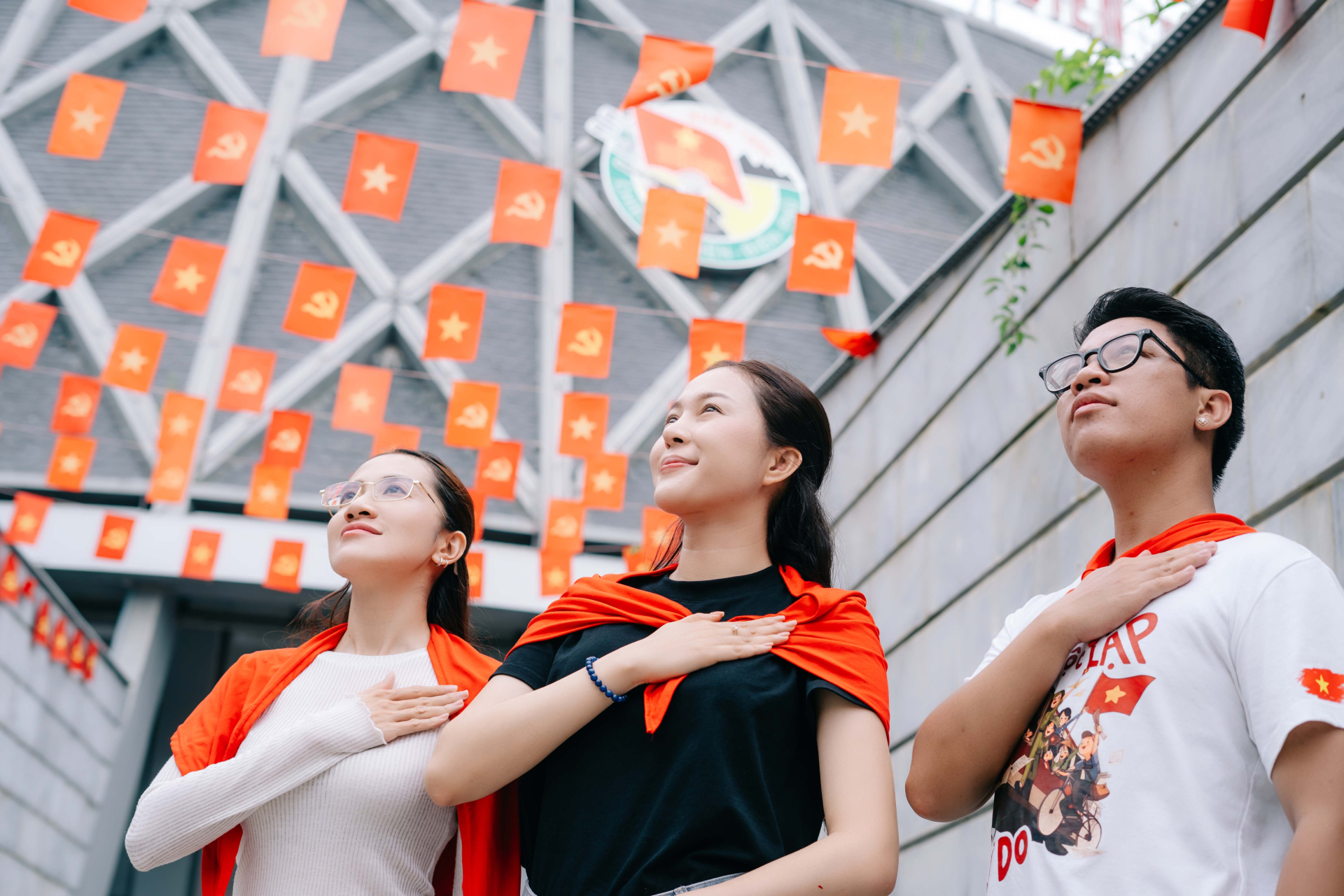 Hoa hậu Kiều Duy vượt 500km đến Điện Biên trao tủ thuốc cho học sinh vùng cao - ảnh 4