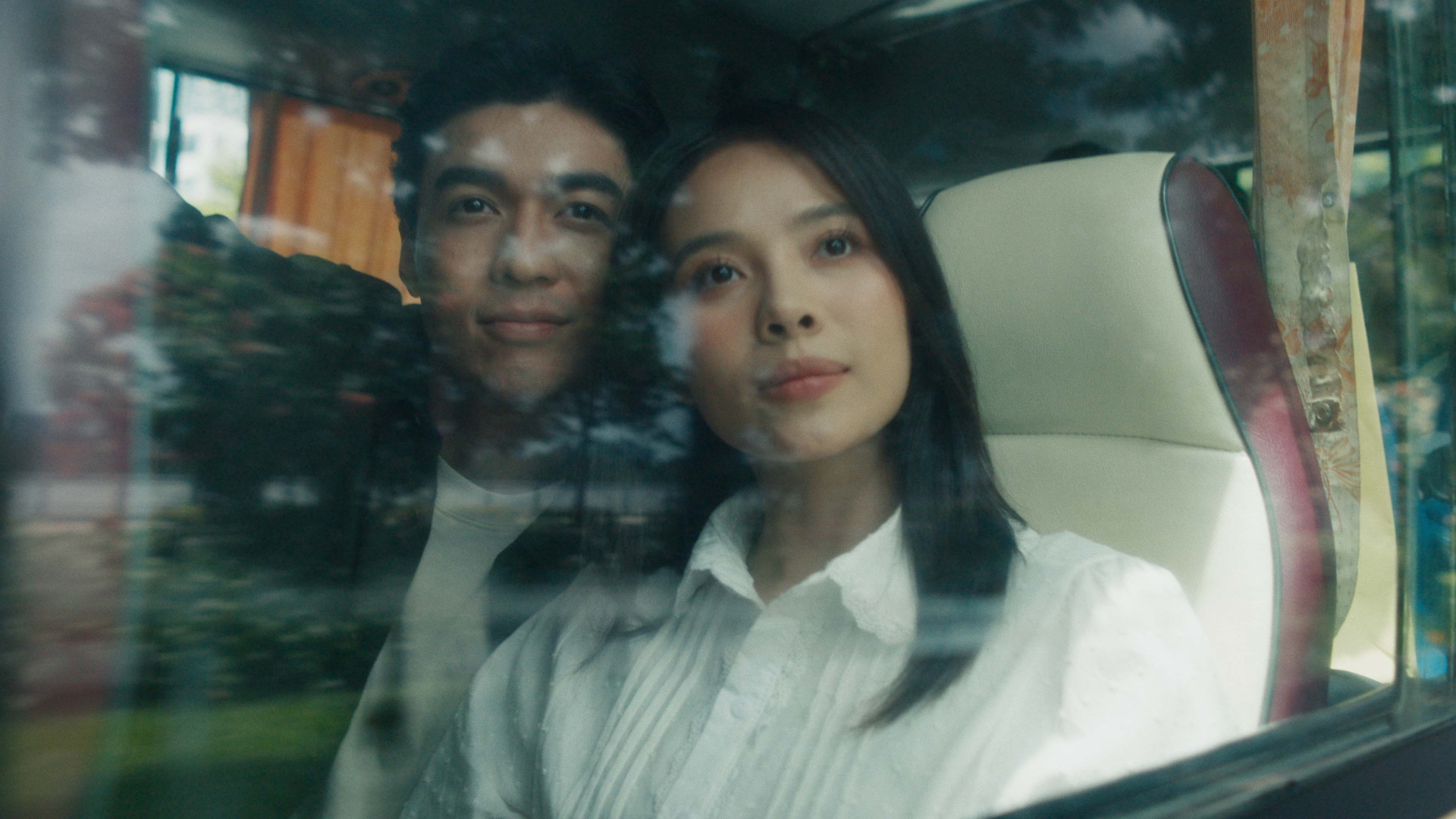 Cặp đôi 'hàng xóm' Anh Tú và LyLy bất ngờ tung MV 'Ngày ta có nhau' - ảnh 2