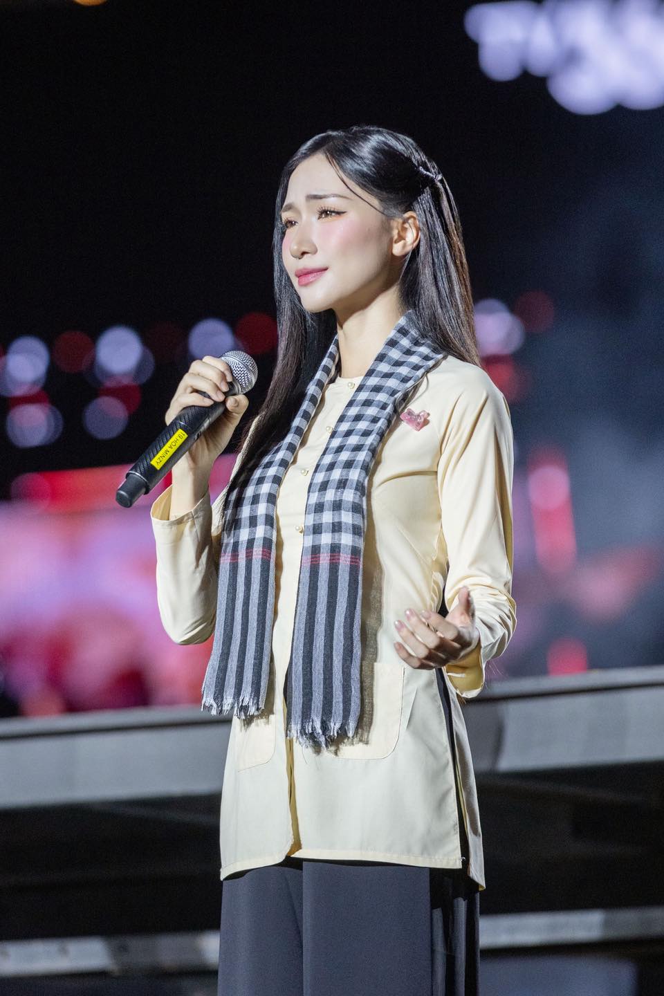 Hòa Minzy khen ngợi, khán giả tiếc nuối: Vì sao 'Còn gì đẹp hơn' không phải nhạc phim 'Mưa đỏ'? - ảnh 5