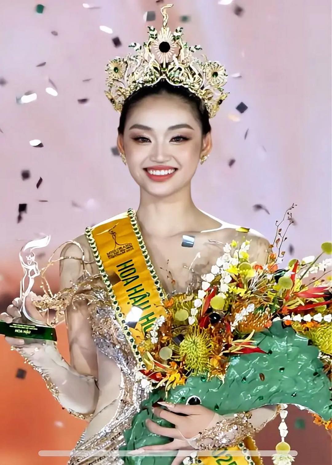 Tân Hoa hậu Miss Grand Vietnam 2025 vừa đăng quang đã gây tranh luận về nhan sắc, Quế Anh cũng bị réo tên - ảnh 1