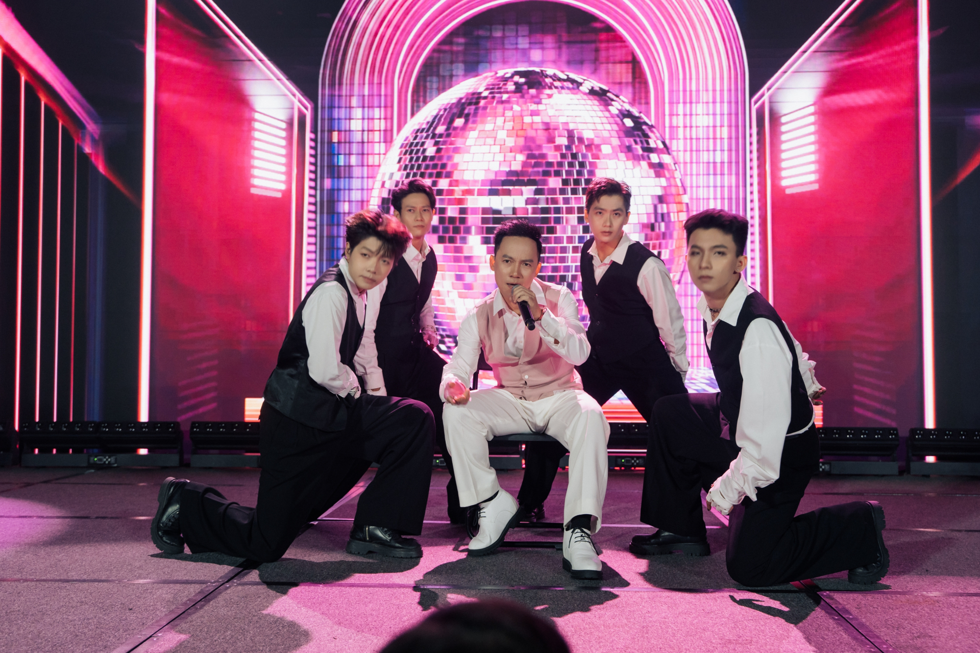 BB Trần tiết lộ lí do bị trượt vai nữ chính trong MV mới quy tụ dàn cameo khủng của Đinh Tiến Đạt - ảnh 2