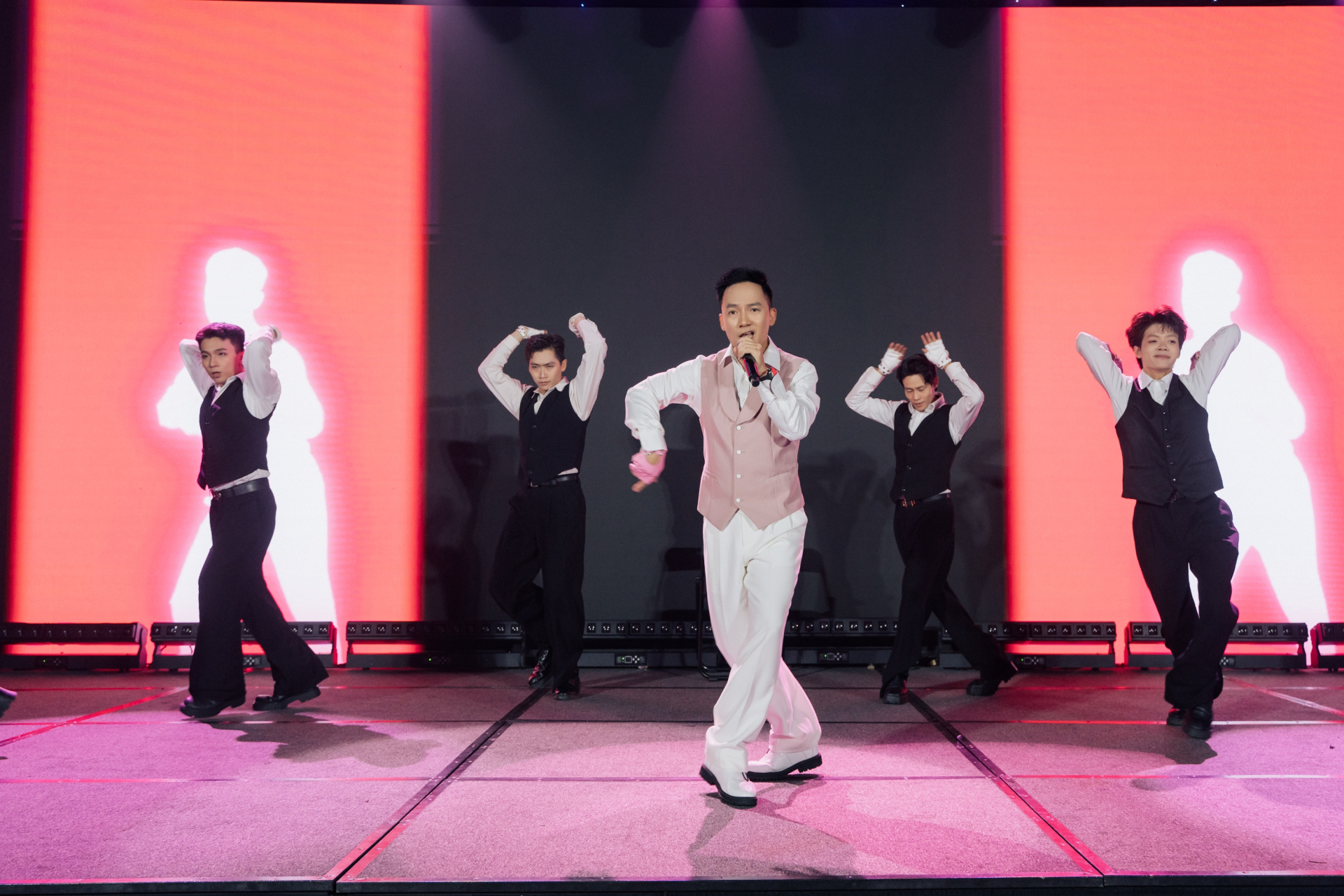 BB Trần tiết lộ lí do bị trượt vai nữ chính trong MV mới quy tụ dàn cameo khủng của Đinh Tiến Đạt - ảnh 3