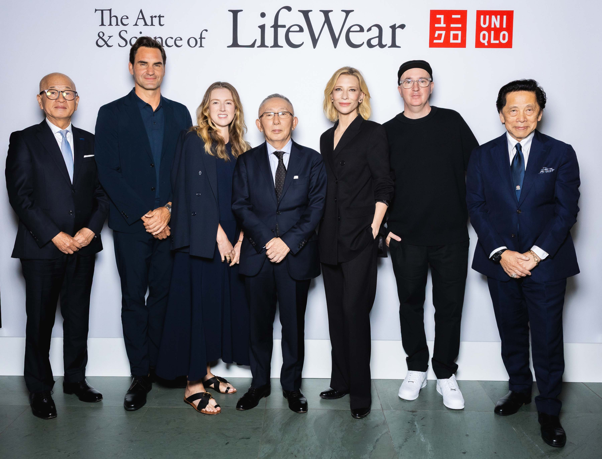 Từ trái sang phải: Mitsuo Ohya (Chủ tịch Tập đoàn Toray Industries); Roger Federer; Clare Waight Keller; Tadashi Yanai (Nhà sáng lập thương hiệu UNIQLO, Chủ tịch, Tổng Giám đốc kiêm CEO Tập đoàn Fast Retailing); Cate Blanchett; KAWS; John C. Jay (Chủ tịch Sáng tạo Toàn cầu, Tập đoàn Fast Retailing).