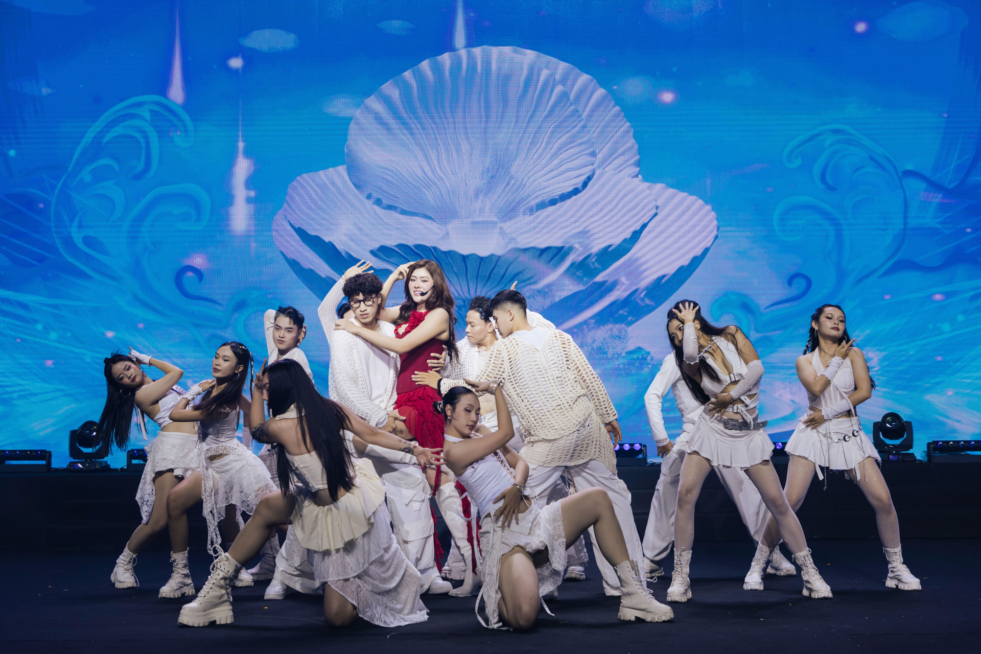 Huỳnh Tiên “đốt cháy” sân khấu Chung kết Hoa hậu Đại dương Việt Nam 2025 với màn debut ca khúc “Nàng Tiên” - ảnh 2
