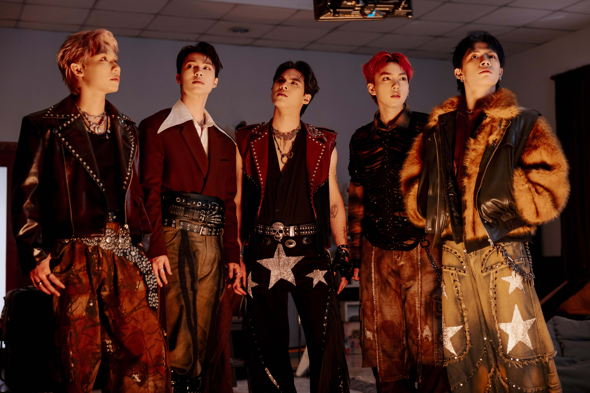 11 Tân Binh Thăng Cấp chuẩn phong thái “idol” trong MV “Show Me” - ảnh 4