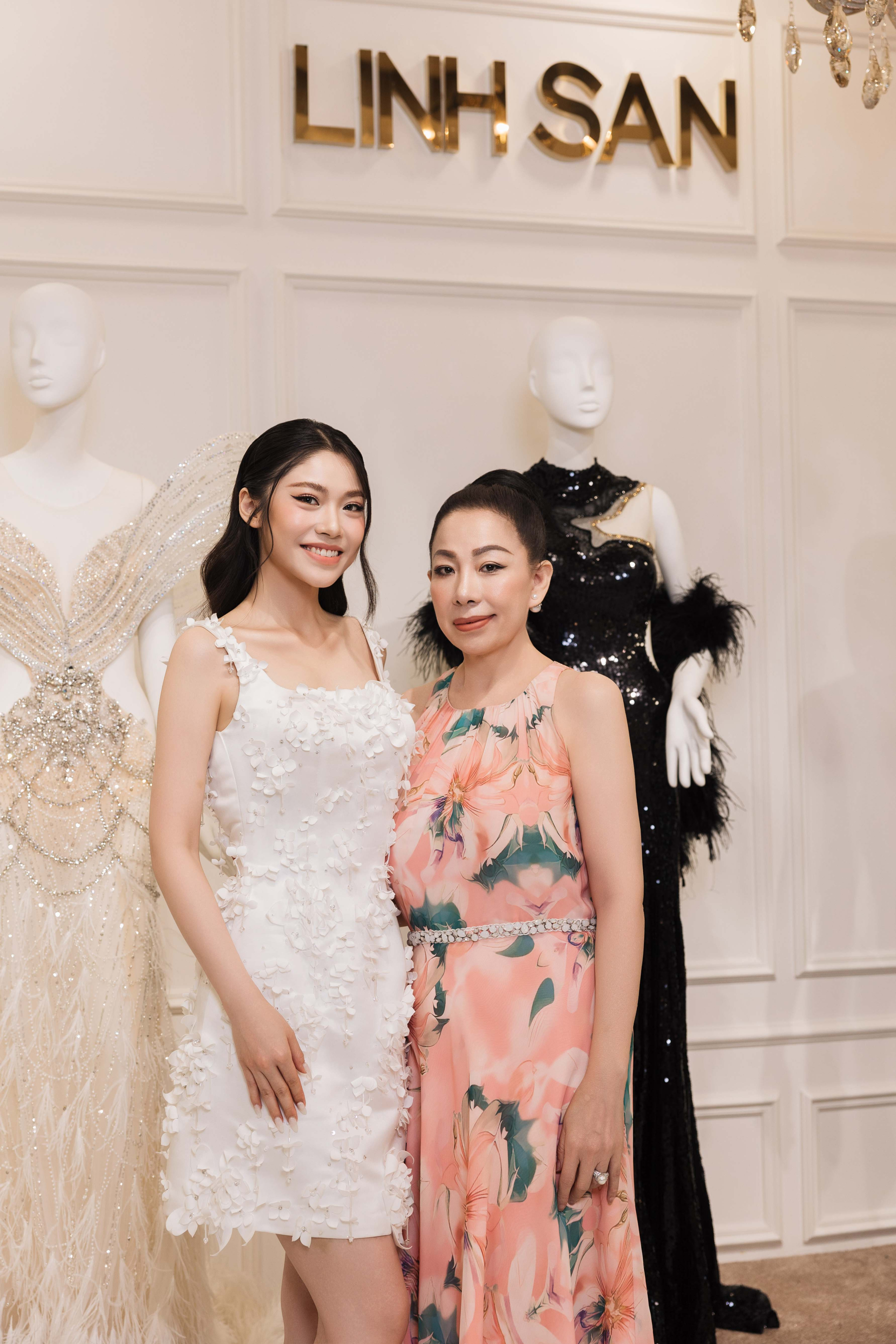 Ngày 30/09/2025 NTK Linh San sẽ chính thức ra mắt show thời trang cưới “Lụa Là Trà Hoa”.
