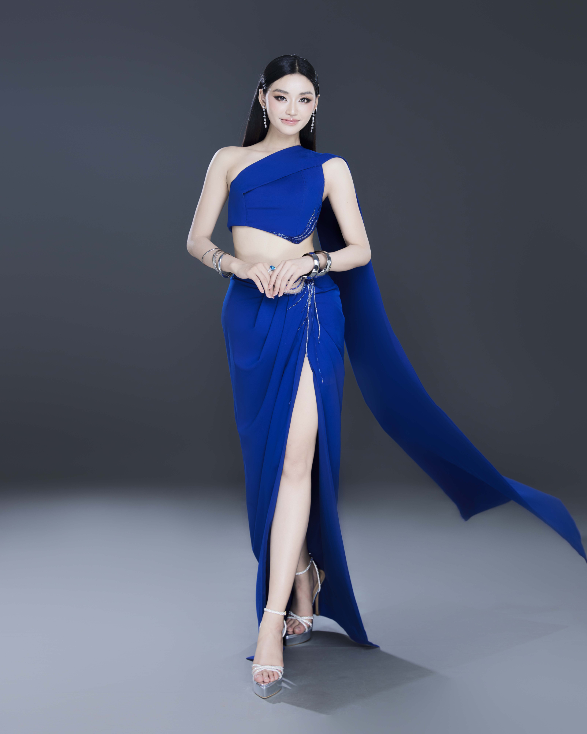 Yến Nhi rạng rỡ lên đường chinh chiến Miss Grand International 2025, vương miện bất ngờ rơi gây xôn xao - ảnh 5