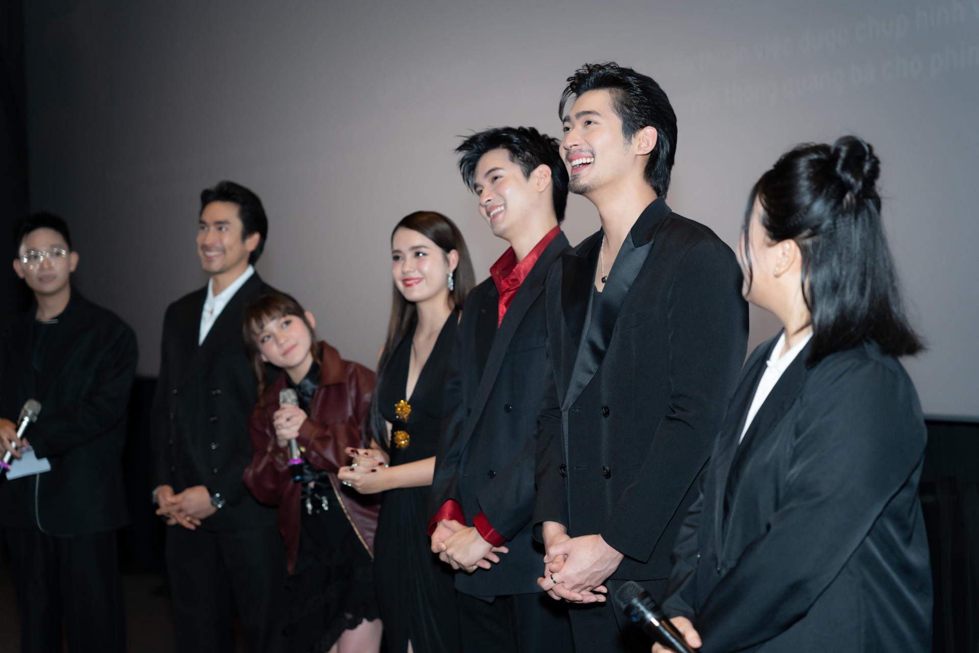Thảm đỏ Tee Yod: Quỷ Ăn Tạng Phần 3 bùng nổ visual với “5 anh em” nhà Nadech Kugimiya - ảnh 1