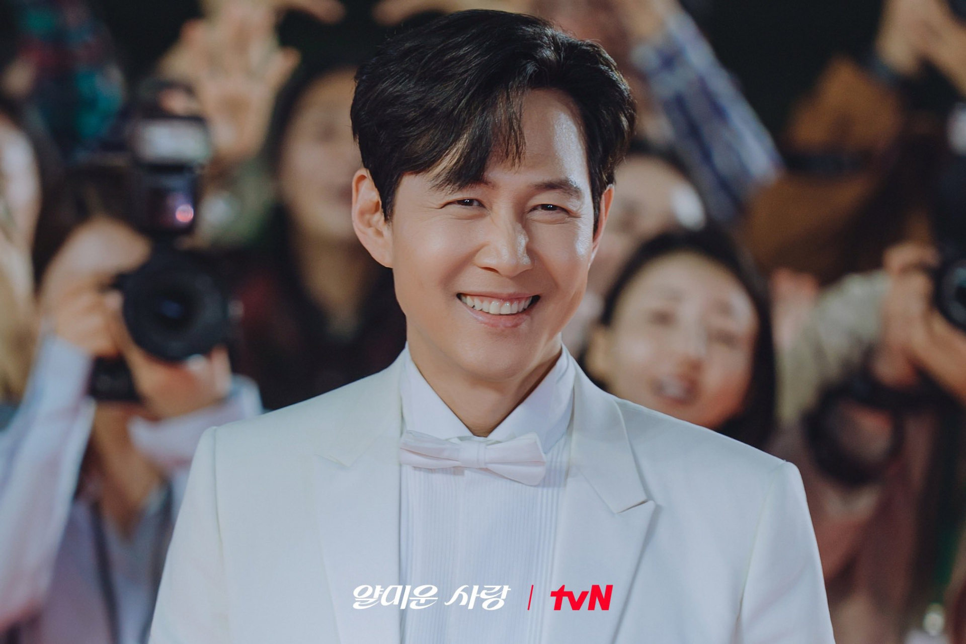 tvN tung ảnh nhá hàng phim mới: Lee Jung Jae 'mắc kẹt' trong hào quang vai diễn cũ - ảnh 1