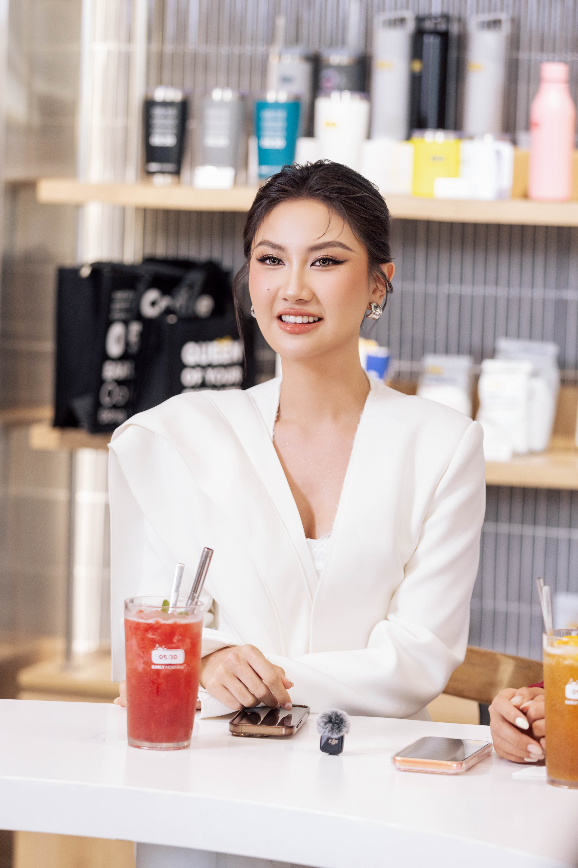 Hoa hậu Hà Trúc Linh: 'Đã 5 tháng rồi tôi chưa được ăn cơm nhà' - ảnh 2