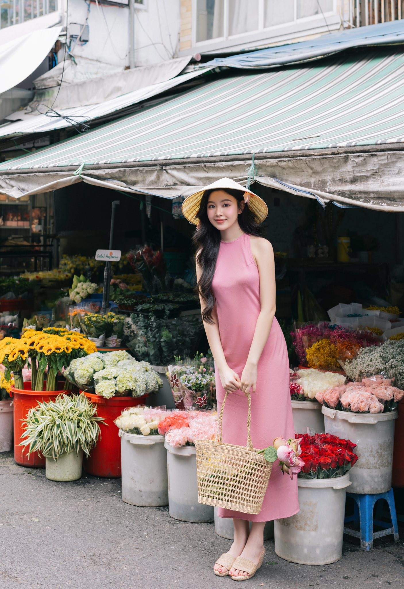 Nhan sắc siêu thực của Lọ Lem khiến netizen tưởng AI - ảnh 4