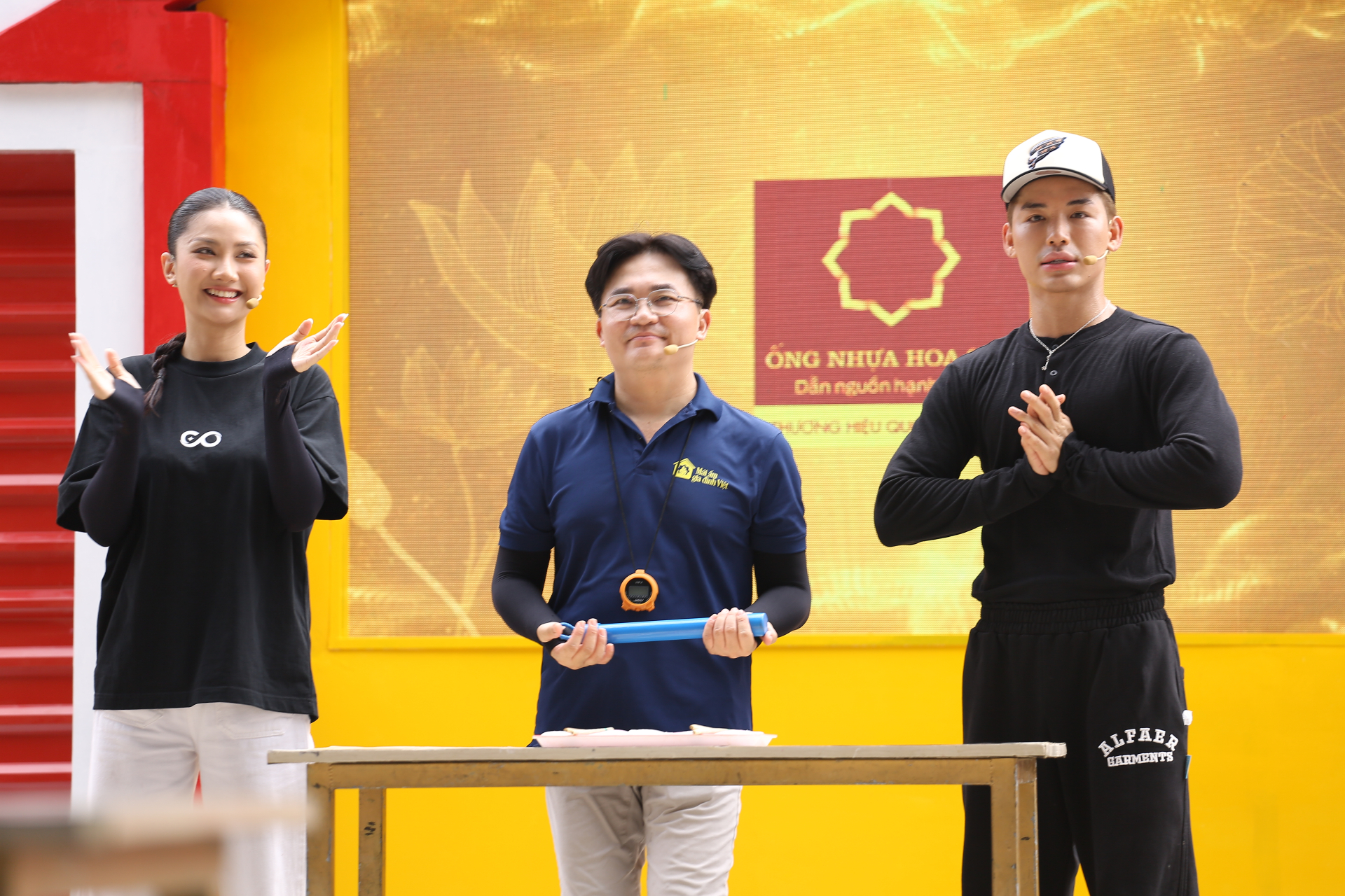 MC Đại Nghĩa xúc động trước người phụ nữ cưu mang em nuôi bị tâm thần hơn 20 năm - ảnh 5