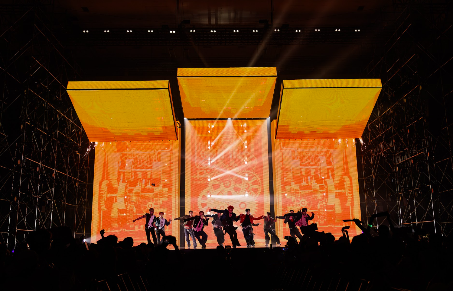 Tân Binh Toàn Năng đang ở đâu khi đối đầu với 2 đại diện của K-Pop và J-Pop? - ảnh 5