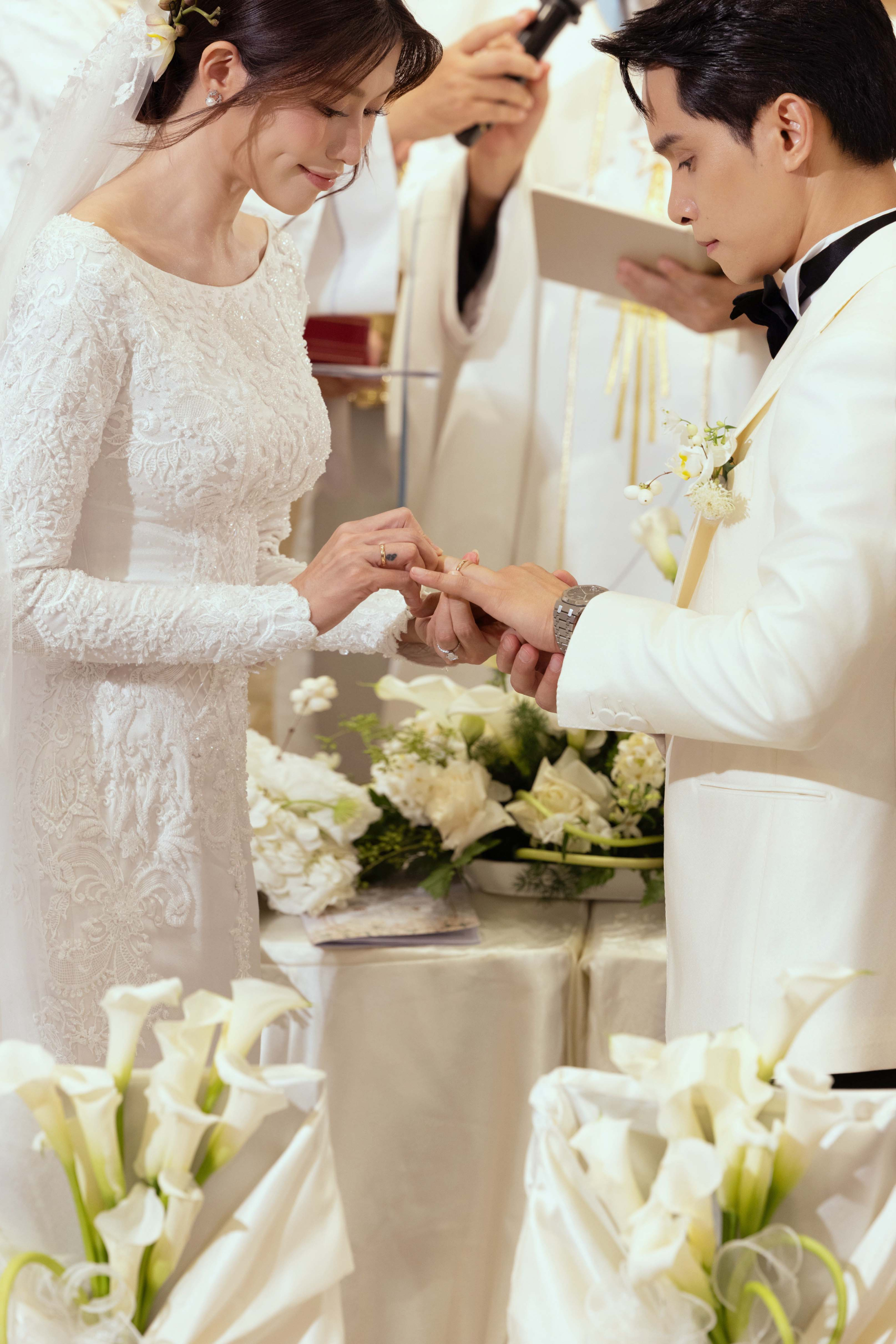 Chế Nguyễn Quỳnh Châu làm đám cưới với chồng chủ tịch tại nhà thờ, Mai Ngô- Quốc Thiên xúc động chúc phúc - ảnh 2