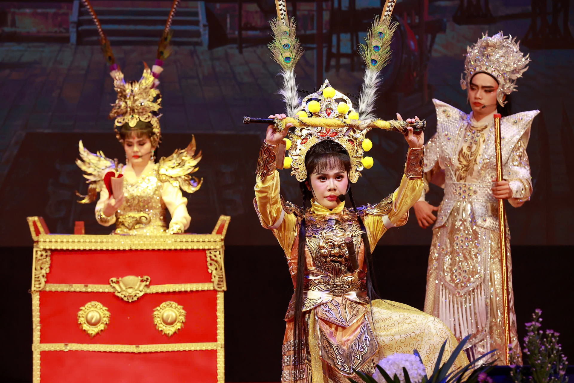 Vợ chồng NSƯT Kim Tử Long kết hợp hỗ trợ tài năng trẻ Ngọc Bảo Vy - ảnh 1