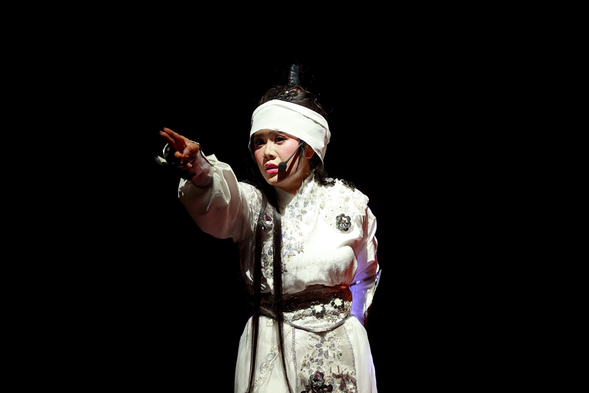 Vợ chồng NSƯT Kim Tử Long kết hợp hỗ trợ tài năng trẻ Ngọc Bảo Vy - ảnh 4