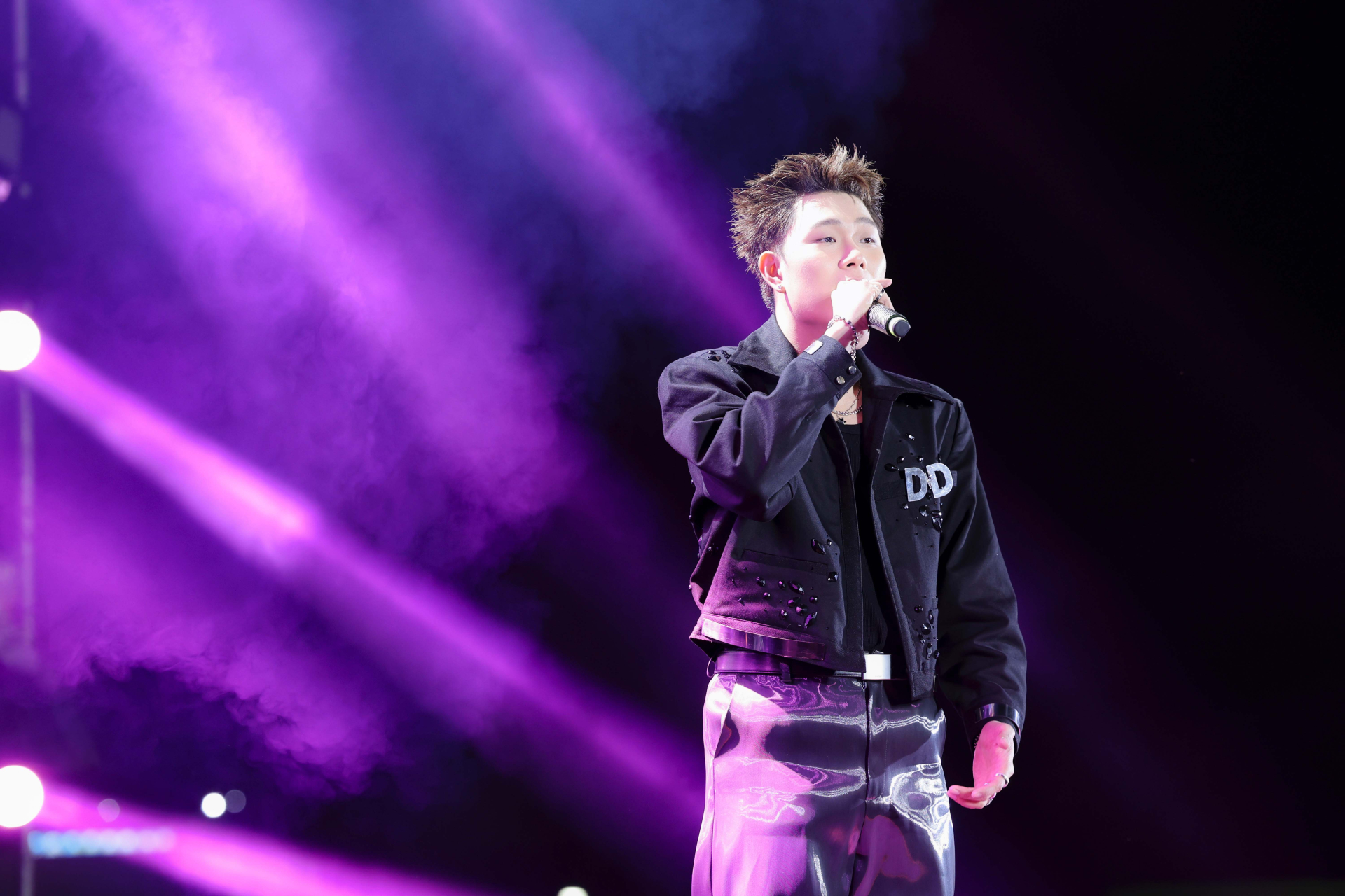 Hoàng Thùy diễn vedette, dẫn dắt dàn model tỏa sáng - ảnh 7