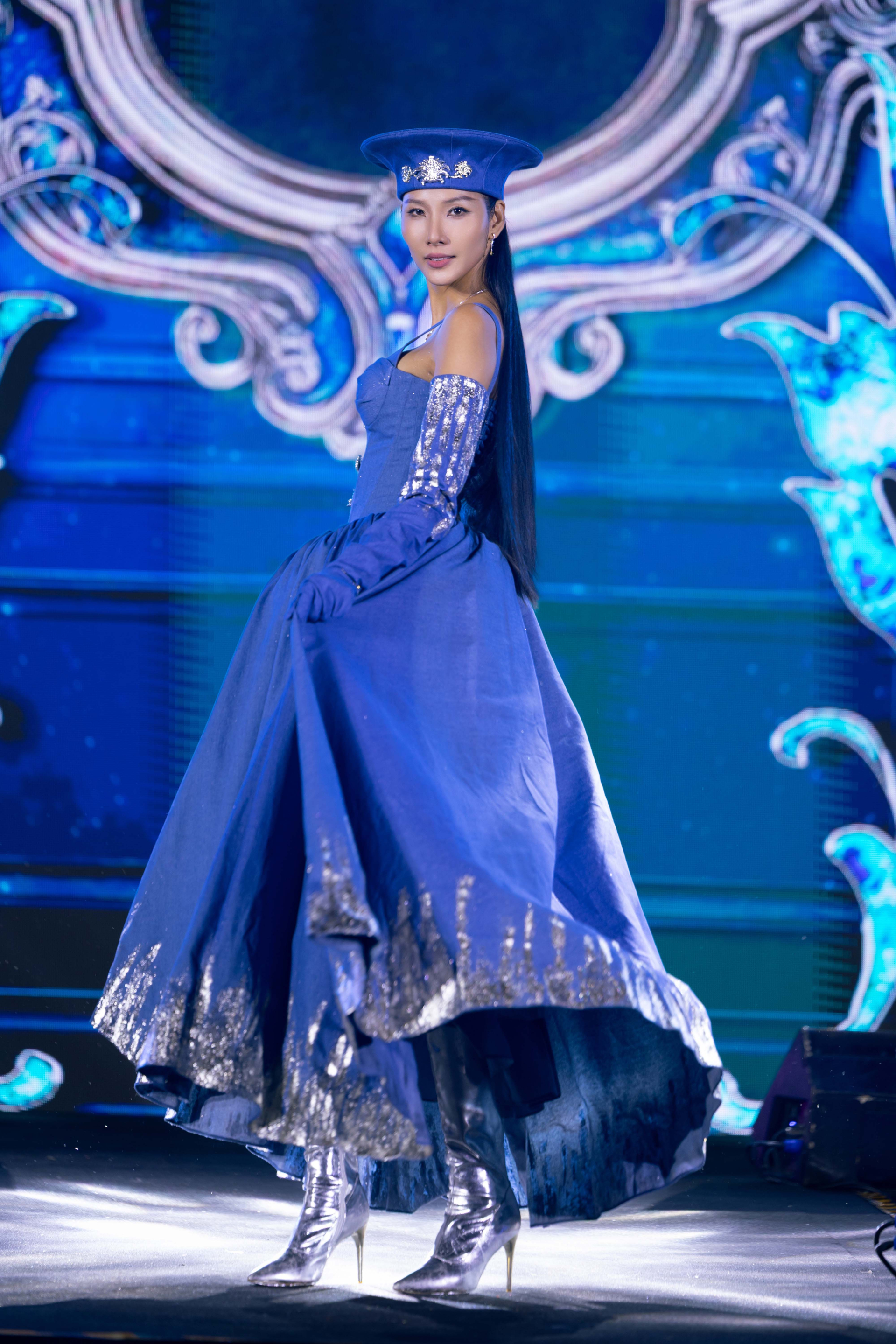 Hoàng Thùy diễn vedette, dẫn dắt dàn model tỏa sáng - ảnh 2