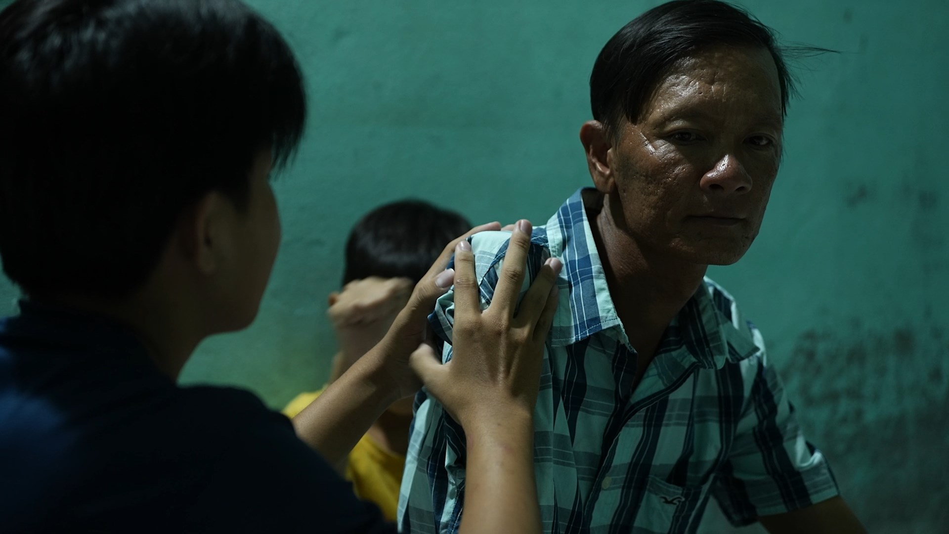 MC Đại Nghĩa, ca sĩ Đăng Khôi bật khóc trước gia cảnh người cha mất một tay vẫn gồng gánh nuôi con - ảnh 2