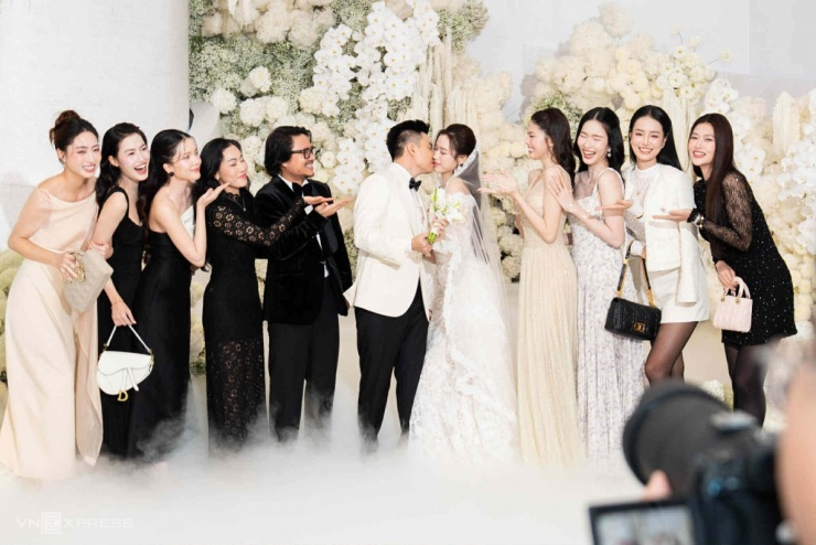 Đỗ Thị Hà và chồng có nghi thức cưới đặc biệt, Hoàng Thùy thành công bắt hoa cưới - ảnh 4