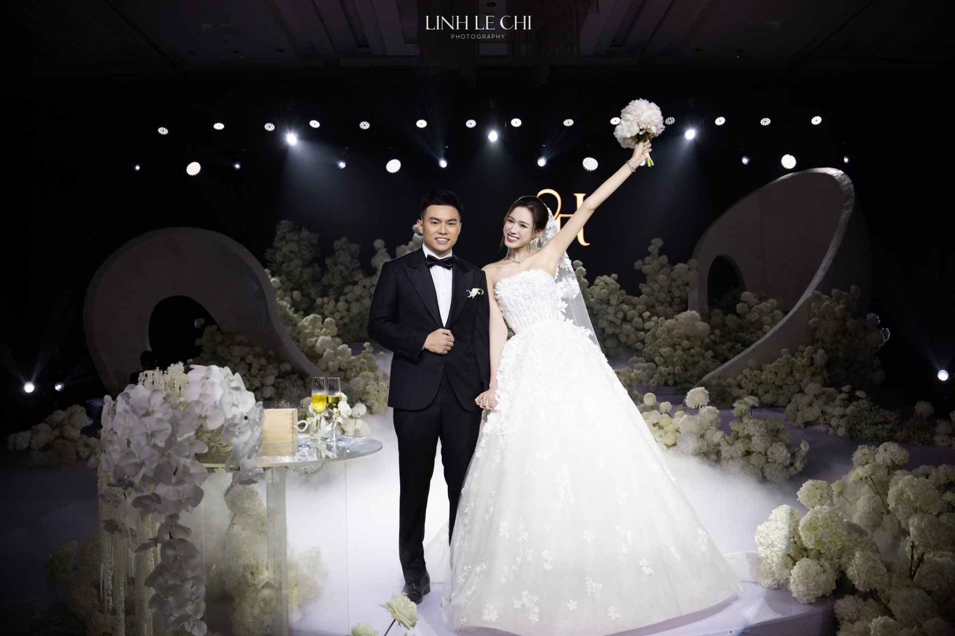 Đỗ Thị Hà và chồng có nghi thức cưới đặc biệt, Hoàng Thùy thành công bắt hoa cưới - ảnh 2