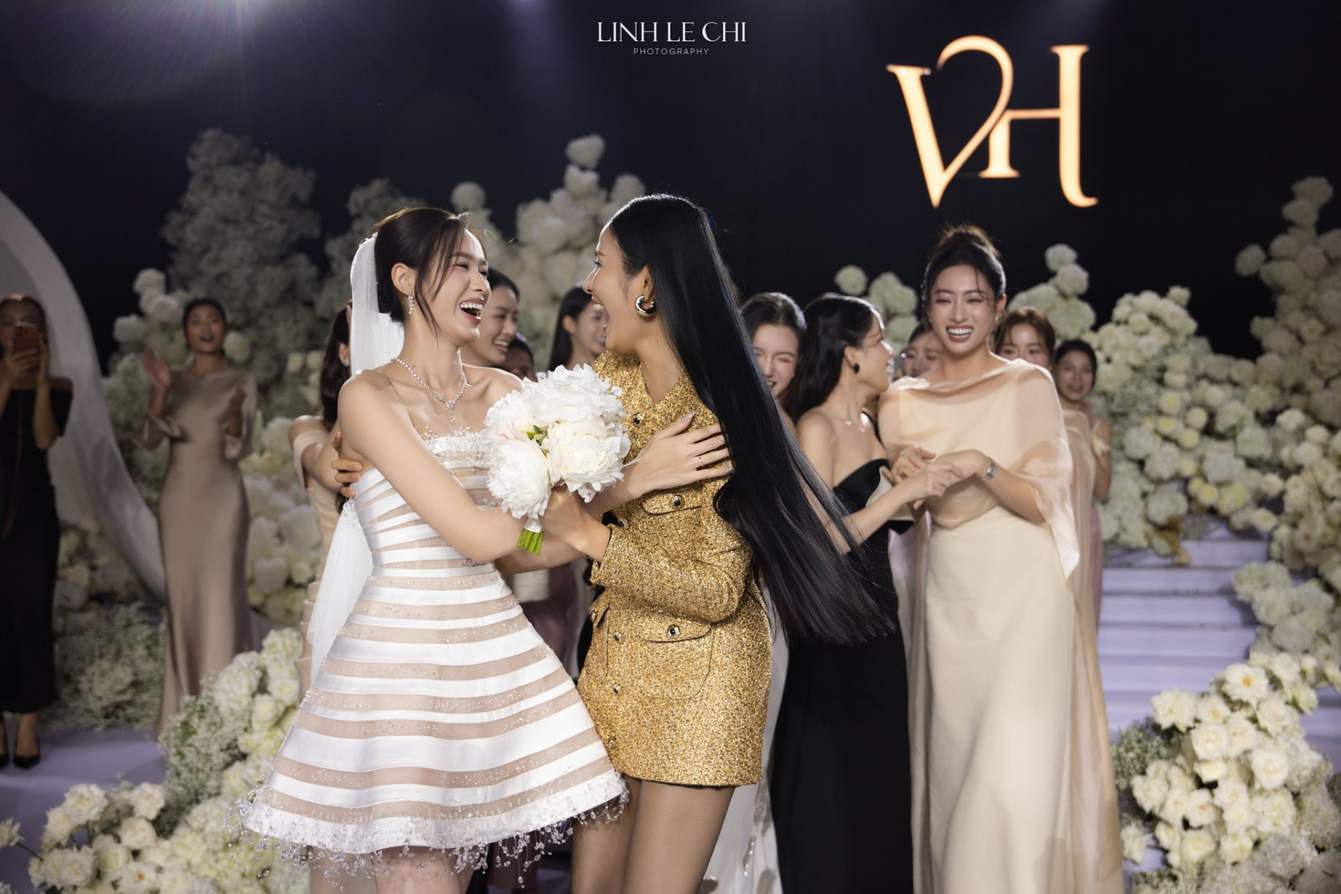 Đỗ Thị Hà và chồng có nghi thức cưới đặc biệt, Hoàng Thùy thành công bắt hoa cưới - ảnh 5