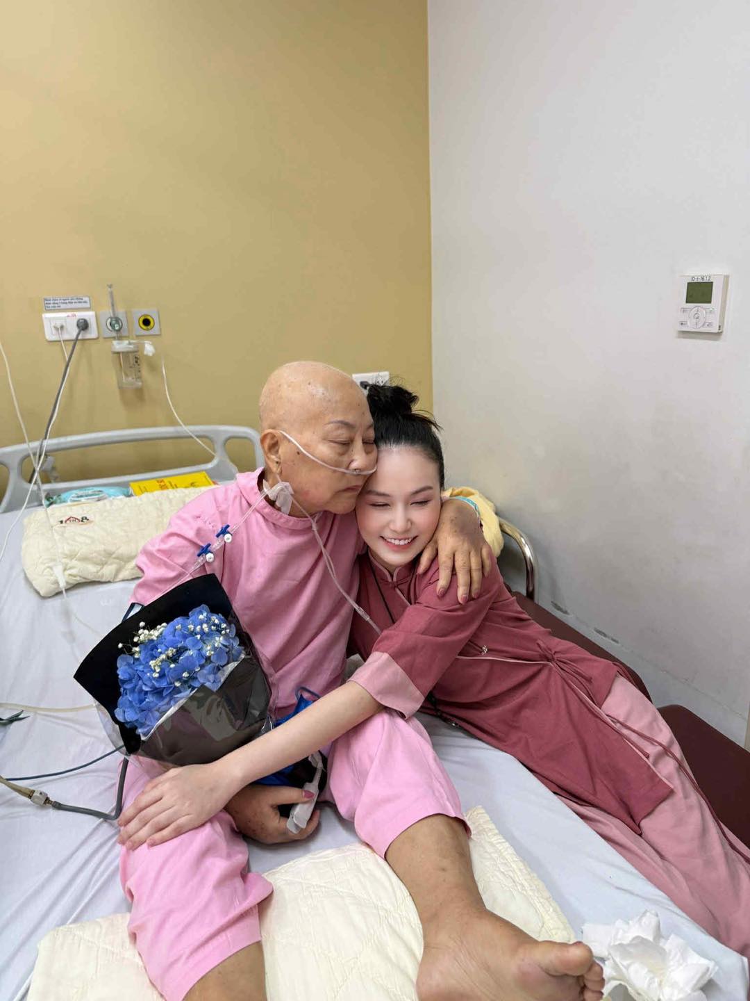 Mẹ ca sĩ Tuấn Hưng qua đời, loạt nghệ sĩ gửi lời chia buồn - ảnh 2