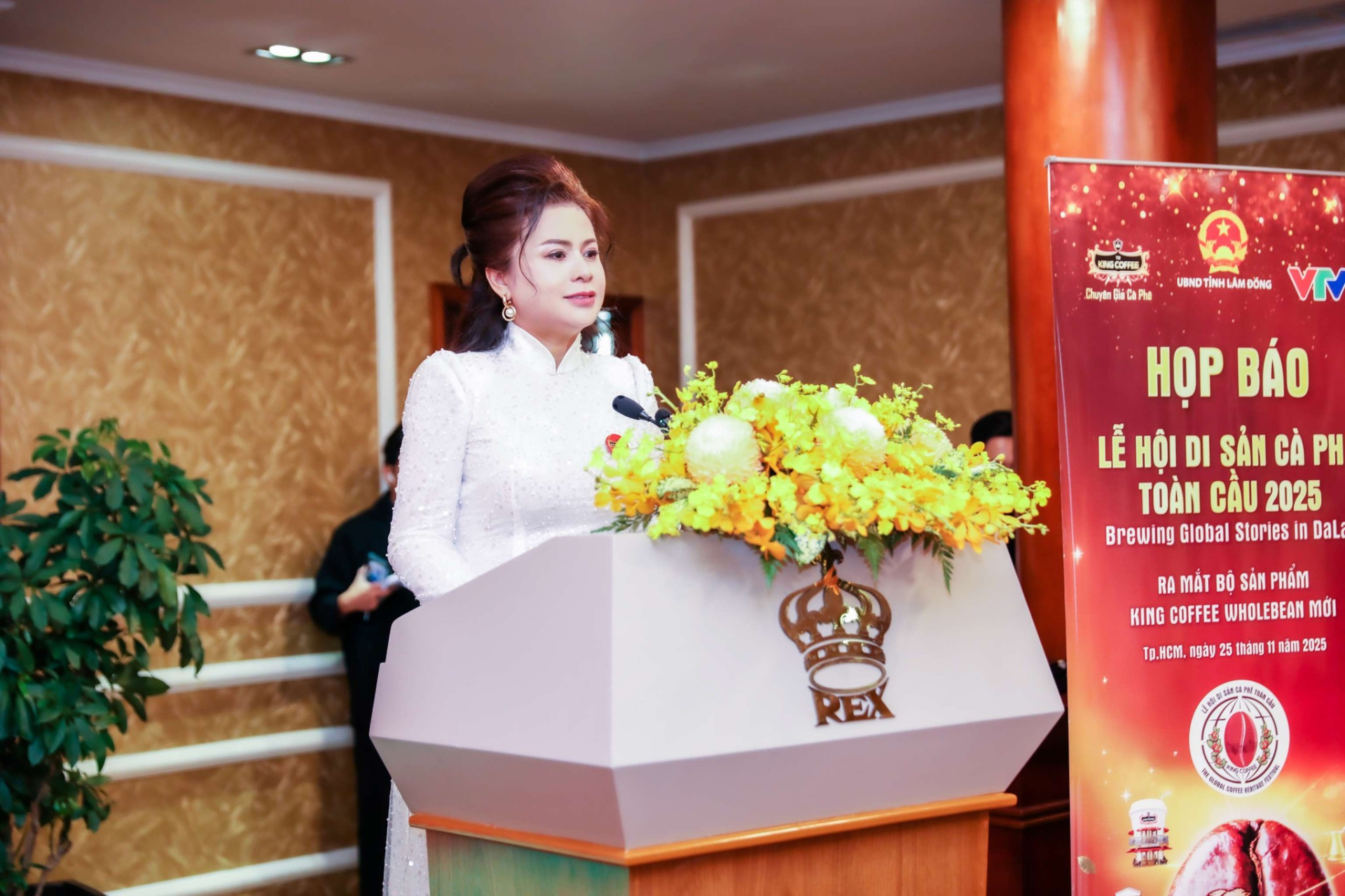 Bức tranh làm từ cà phê lập Kỷ lục Việt Nam sẽ trưng bày tại Lễ hội Di sản Cà phê Toàn cầu 2025 - ảnh 4